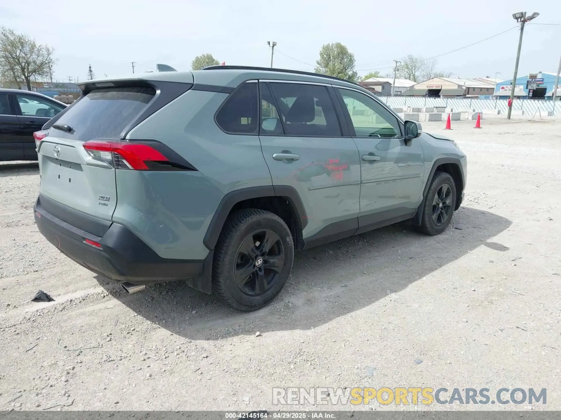 4 Photograph of a damaged car JTMP1RFV2KD042717 TOYOTA RAV4 2019