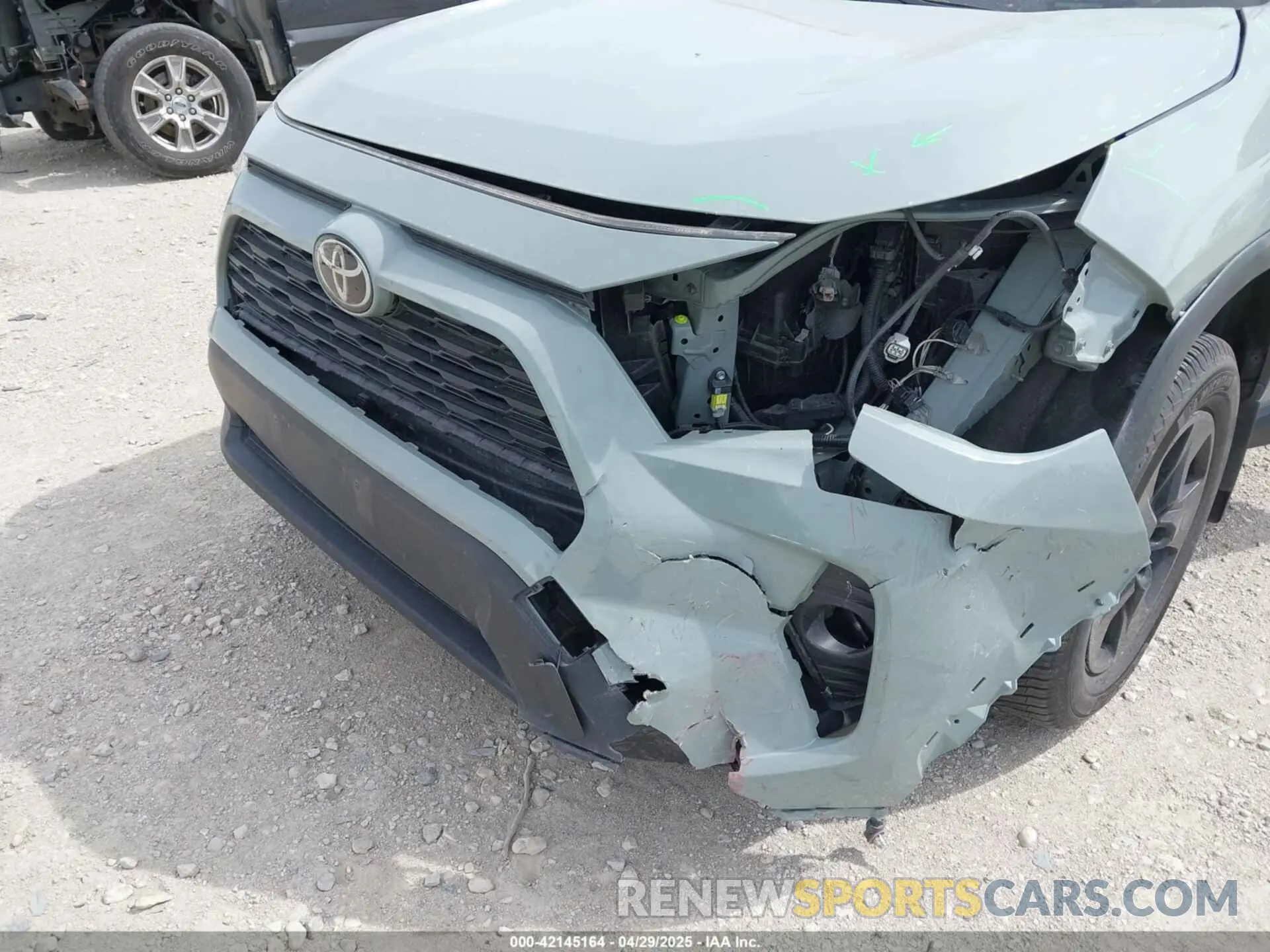 6 Photograph of a damaged car JTMP1RFV2KD042717 TOYOTA RAV4 2019