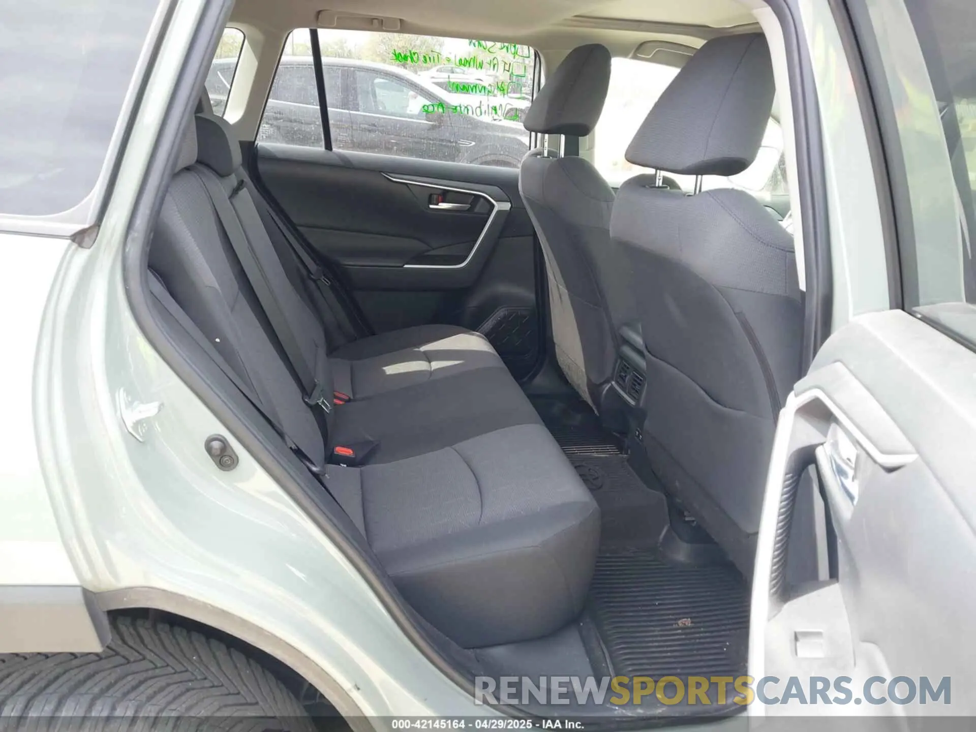 8 Photograph of a damaged car JTMP1RFV2KD042717 TOYOTA RAV4 2019