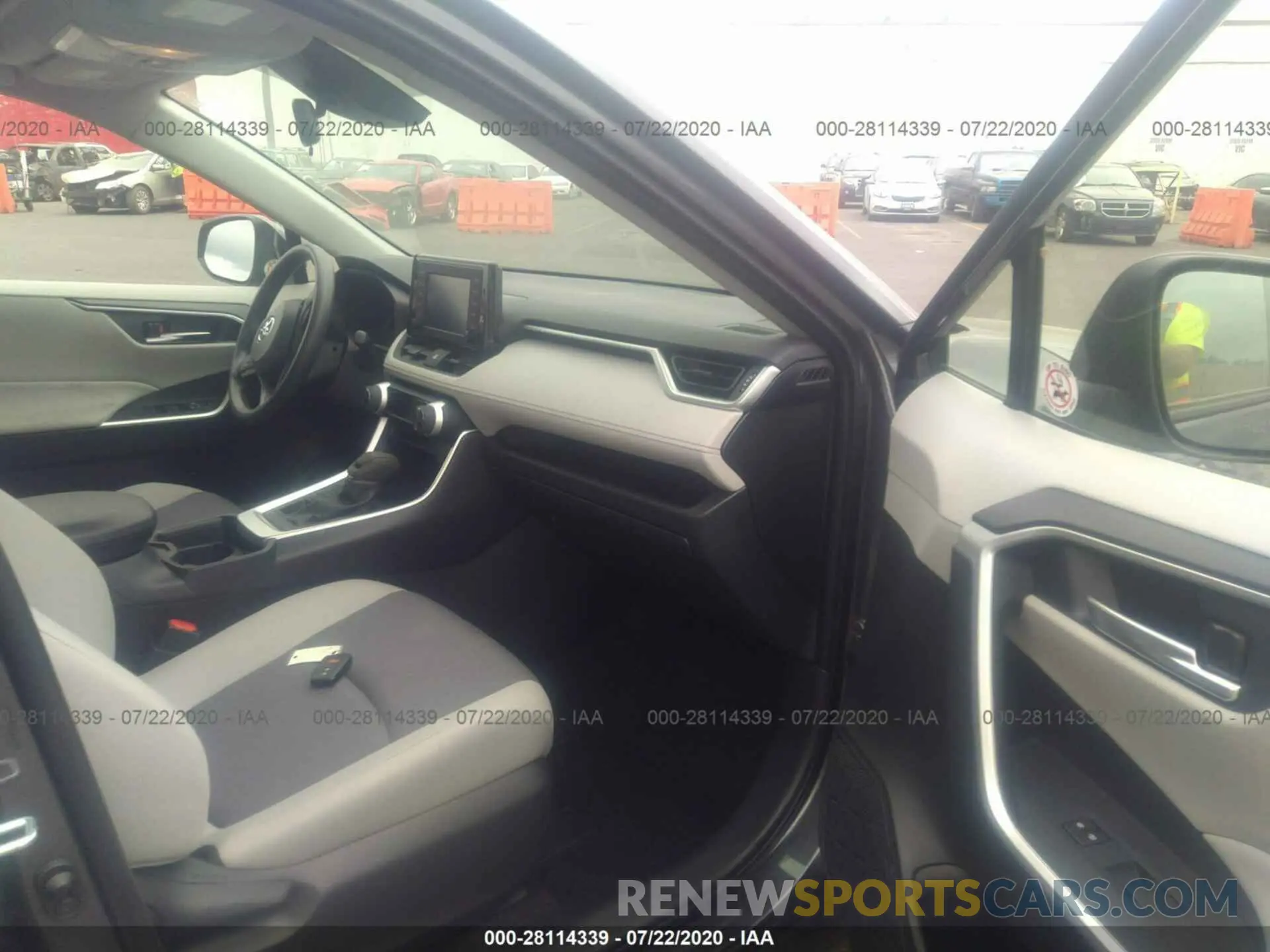 5 Photograph of a damaged car JTMP1RFV3KD012075 TOYOTA RAV4 2019