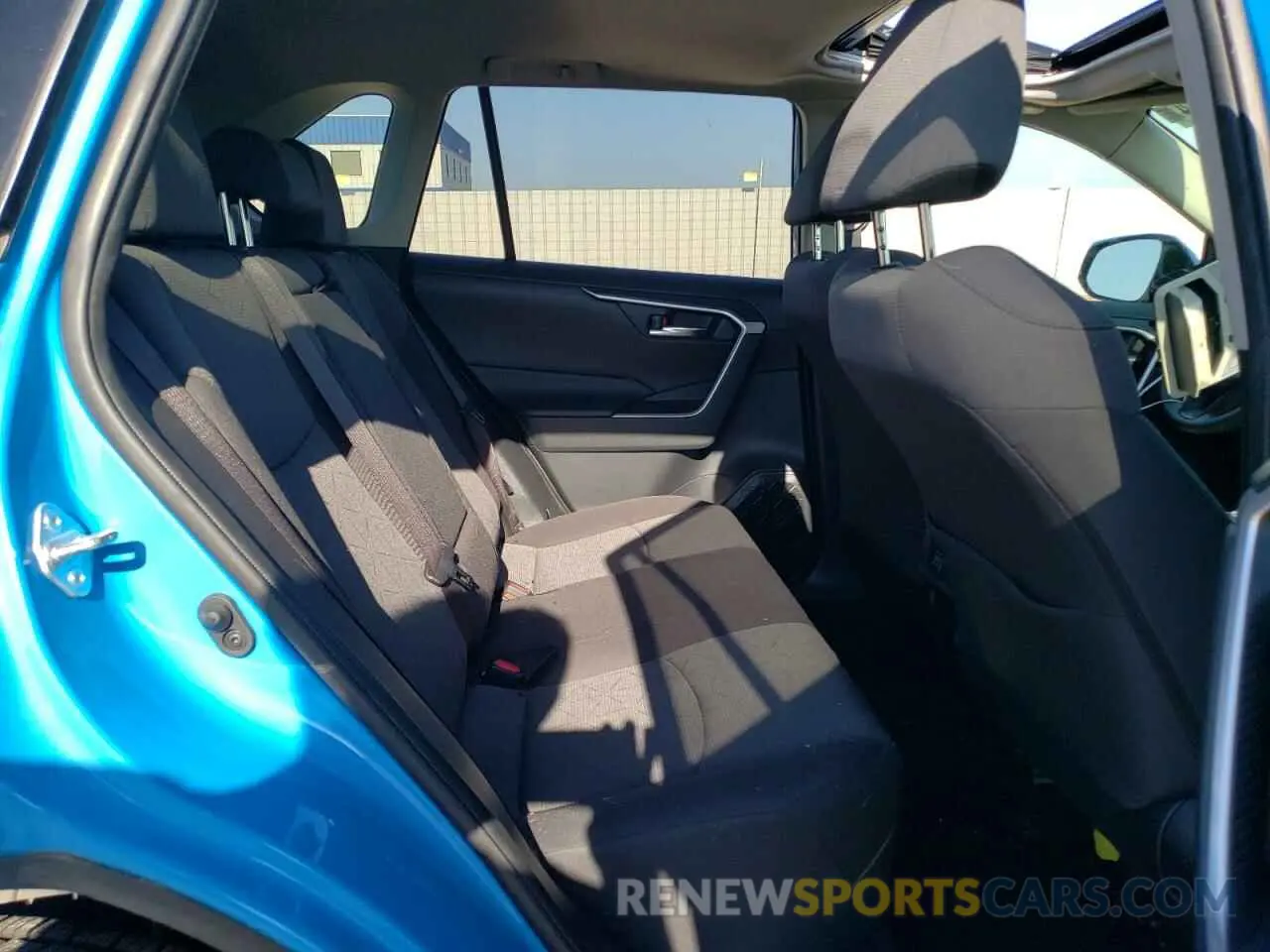 11 Photograph of a damaged car JTMP1RFV3KD029622 TOYOTA RAV4 2019