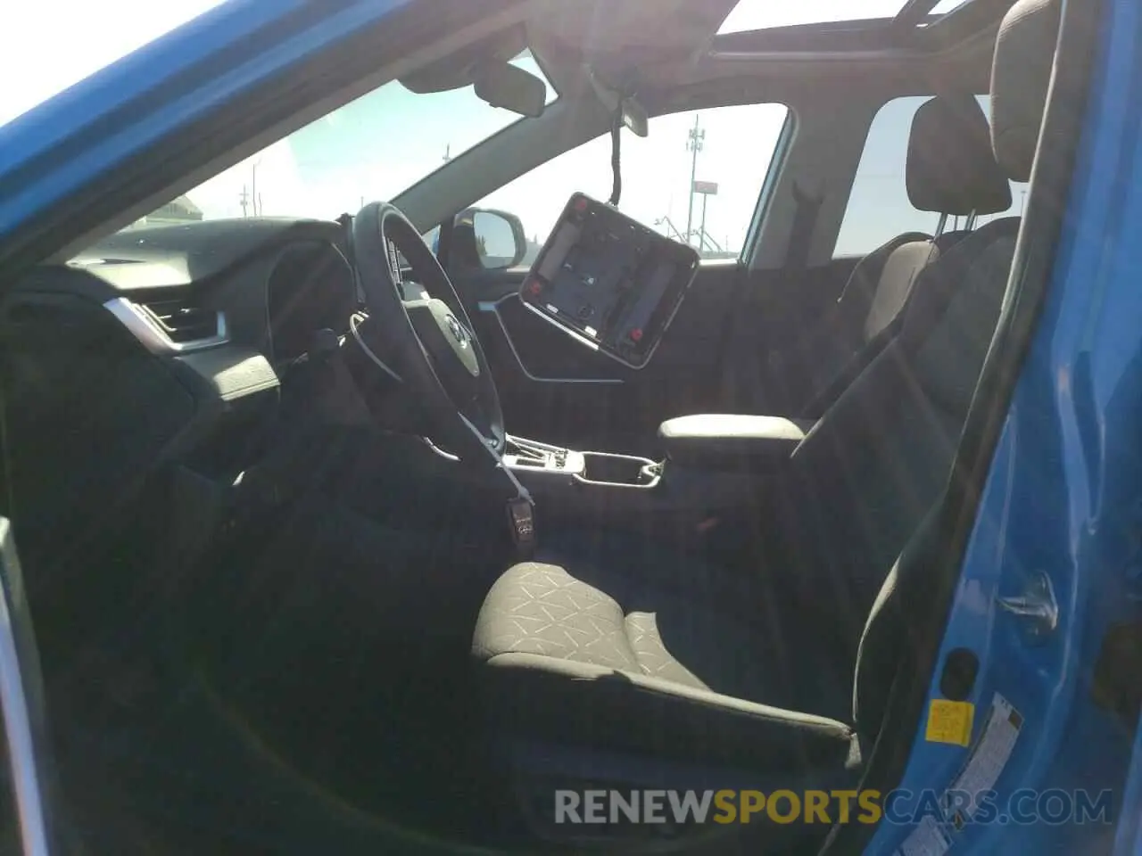 7 Photograph of a damaged car JTMP1RFV3KD029622 TOYOTA RAV4 2019