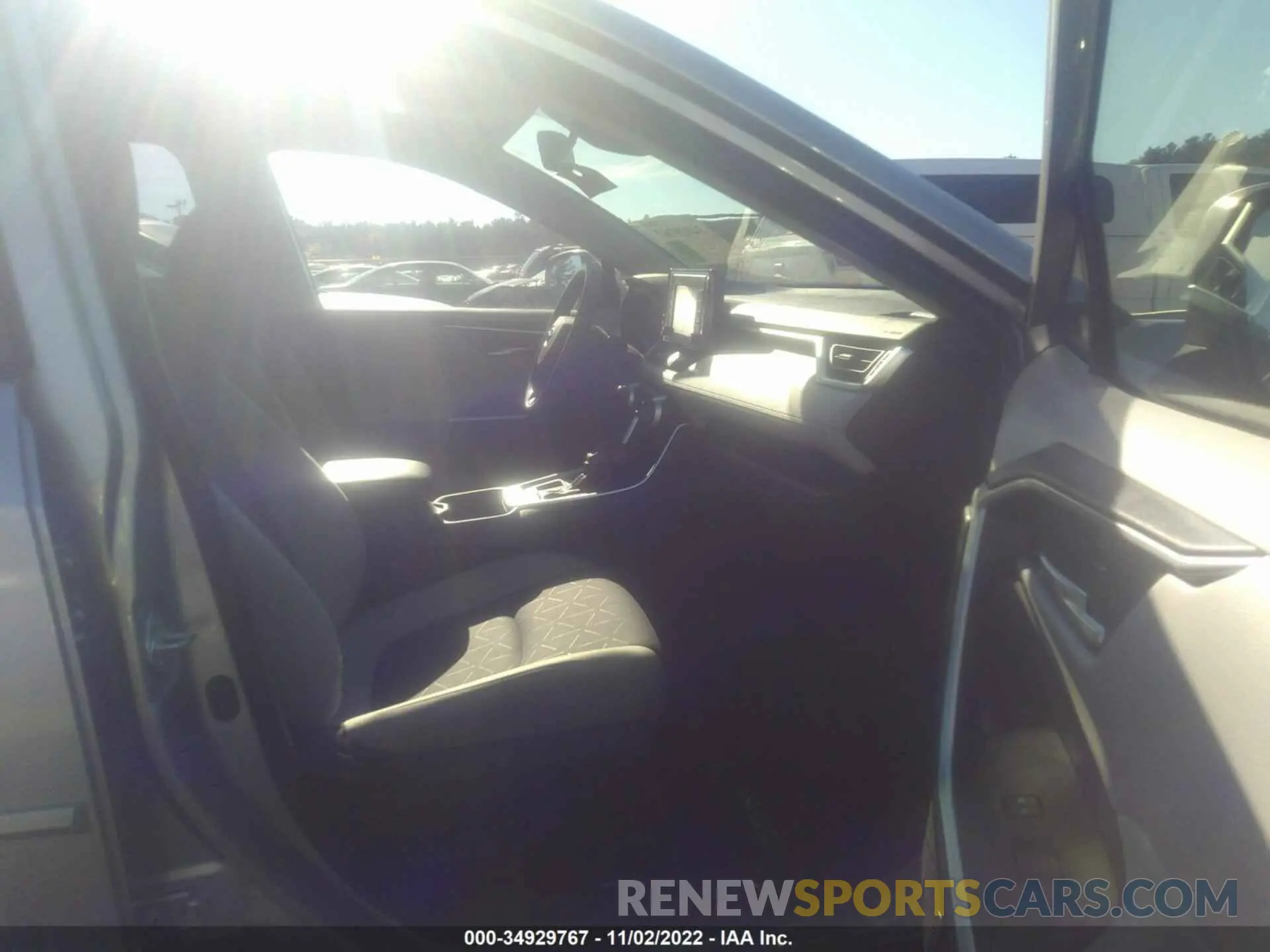 5 Фотография поврежденного автомобиля JTMP1RFV3KD042368 TOYOTA RAV4 2019