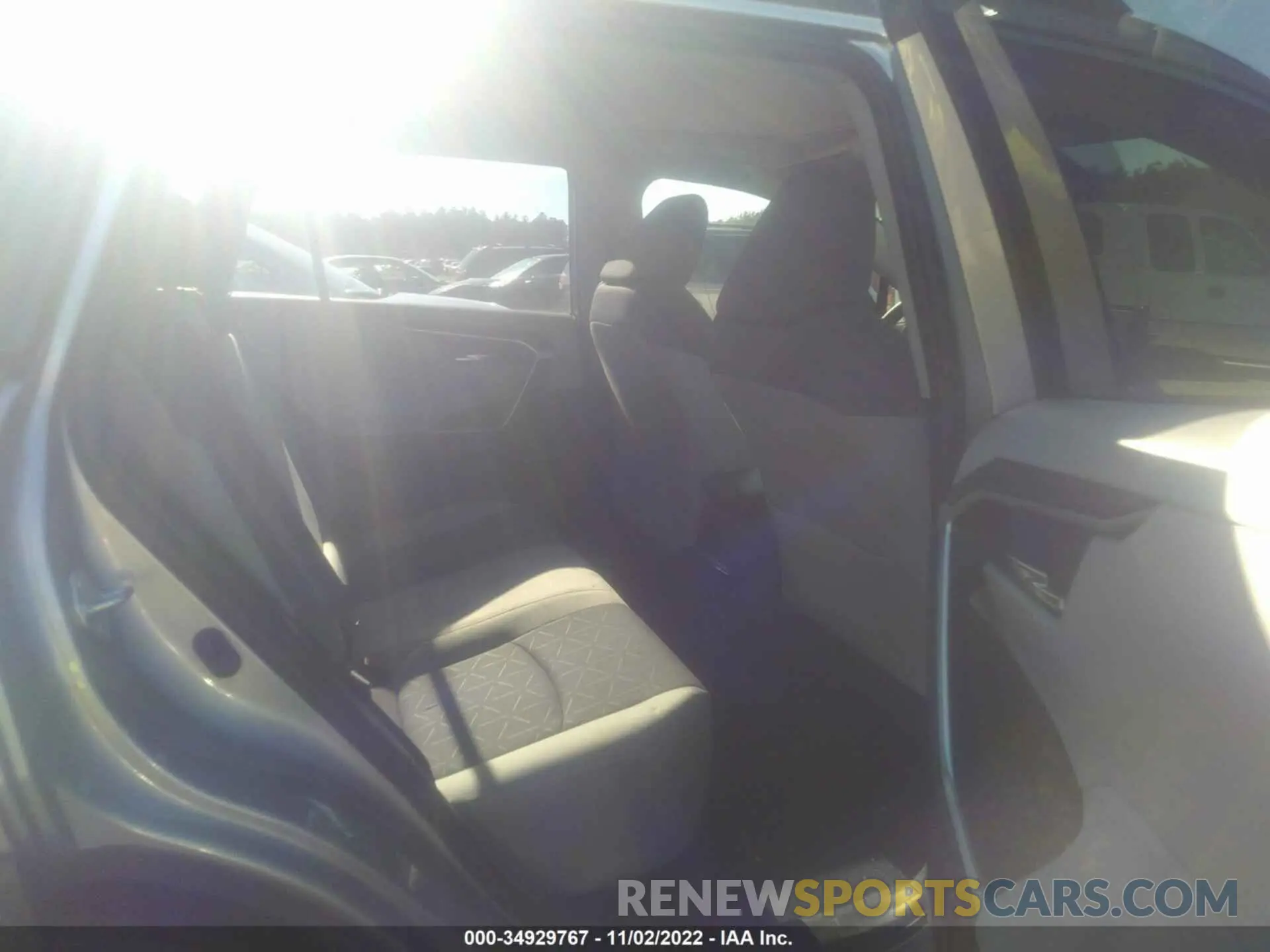 8 Фотография поврежденного автомобиля JTMP1RFV3KD042368 TOYOTA RAV4 2019