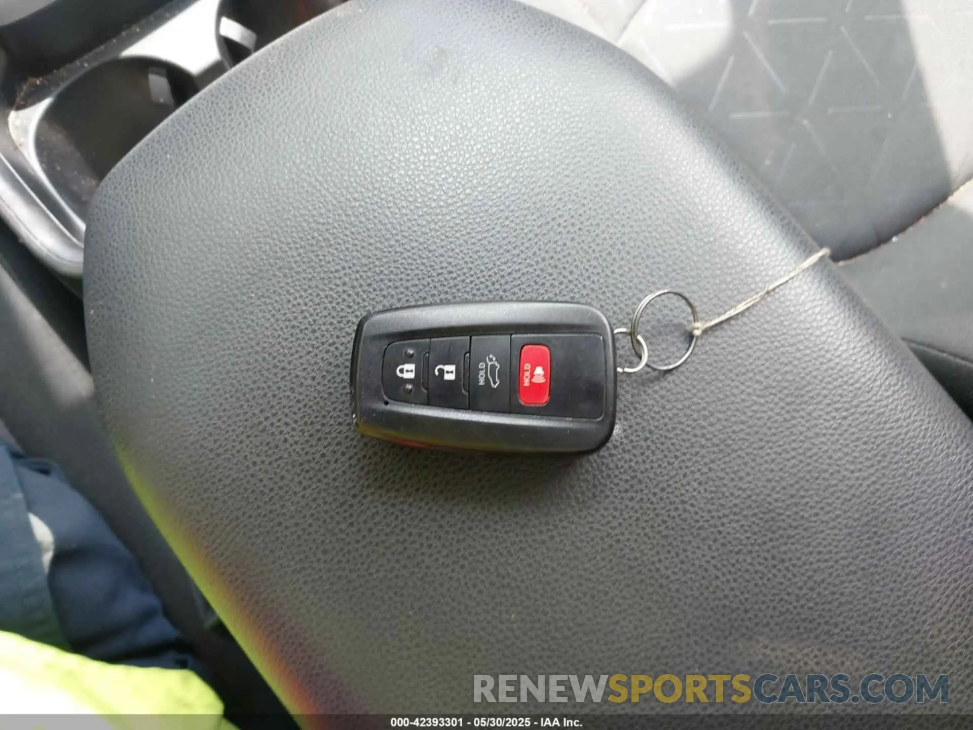 11 Photograph of a damaged car JTMP1RFV3KD046162 TOYOTA RAV4 2019