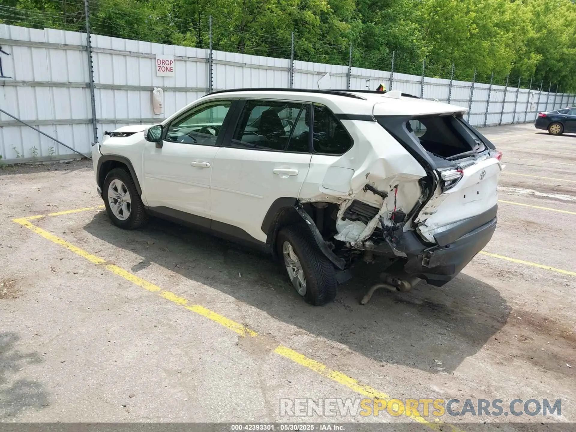3 Photograph of a damaged car JTMP1RFV3KD046162 TOYOTA RAV4 2019