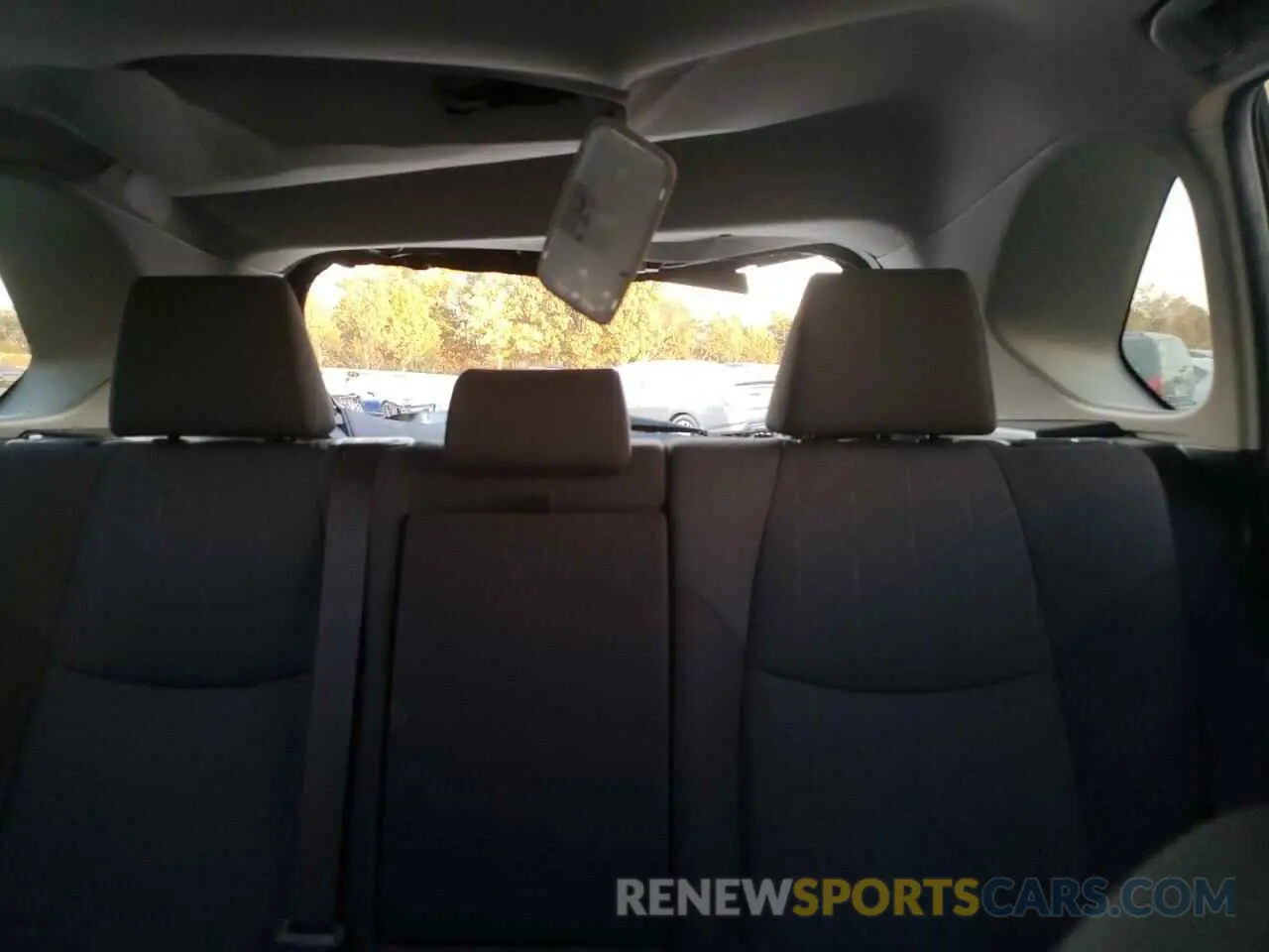 10 Фотография поврежденного автомобиля JTMP1RFV3KD501303 TOYOTA RAV4 2019