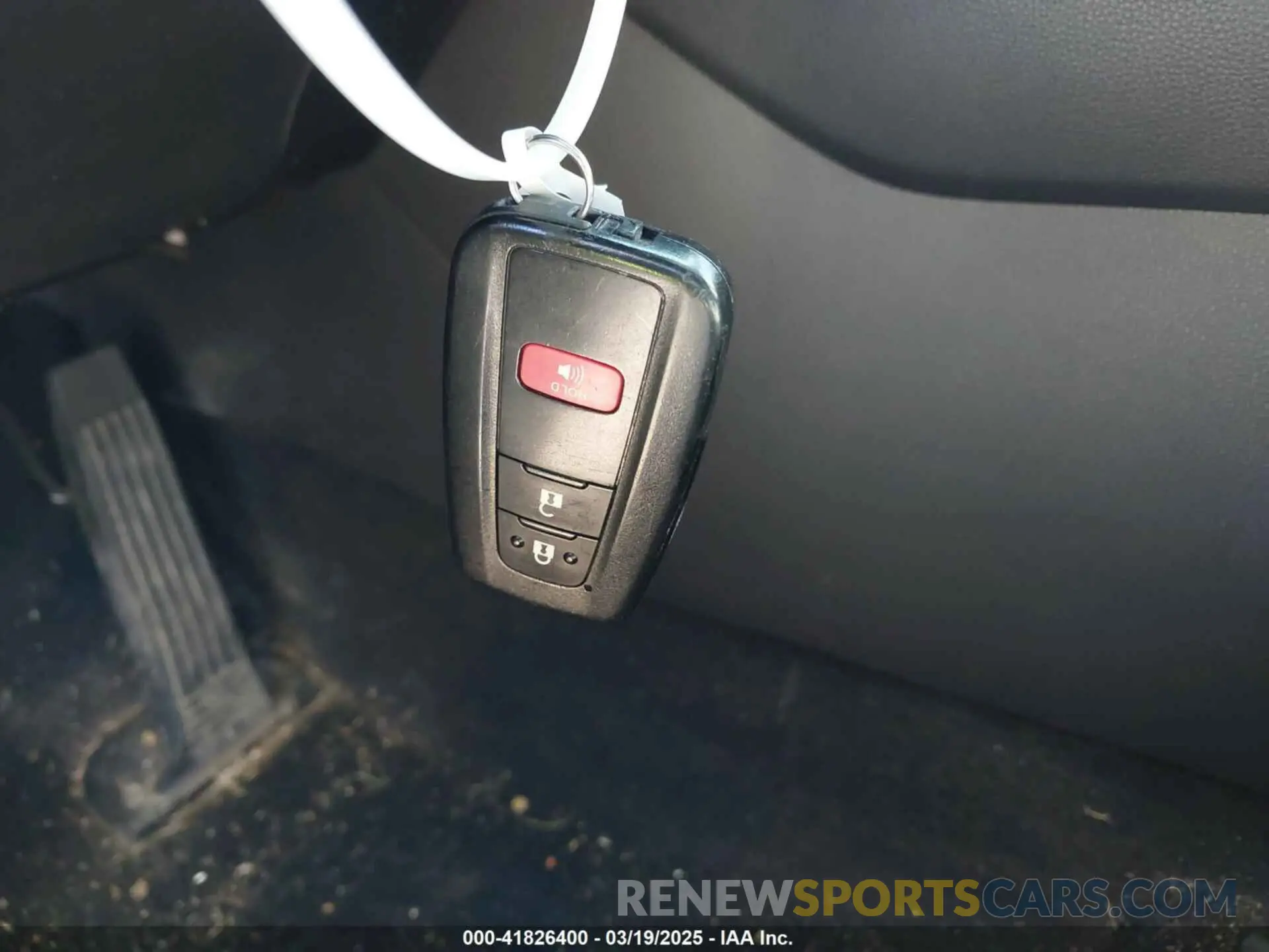 11 Photograph of a damaged car JTMP1RFV3KD503617 TOYOTA RAV4 2019