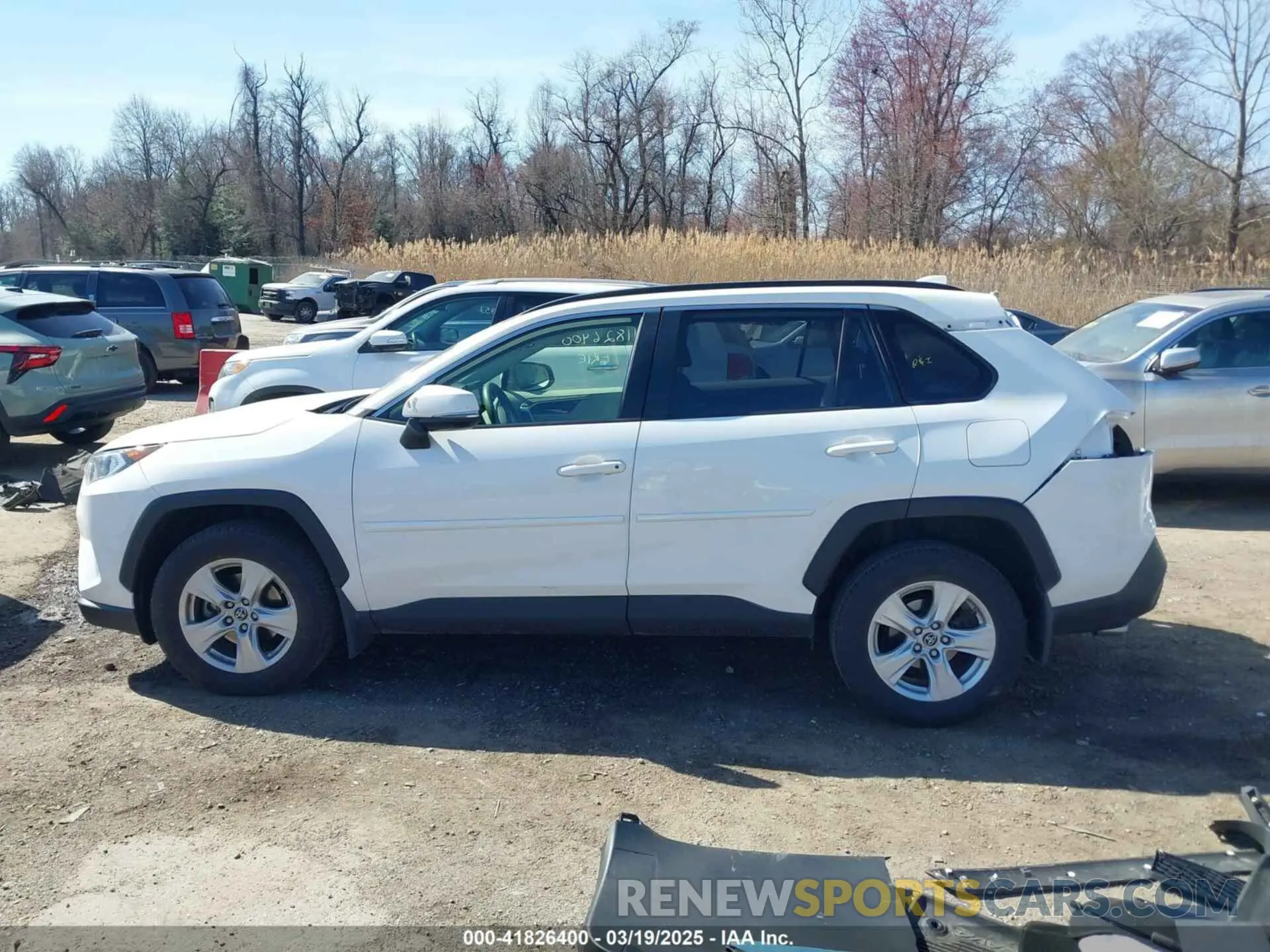 15 Photograph of a damaged car JTMP1RFV3KD503617 TOYOTA RAV4 2019