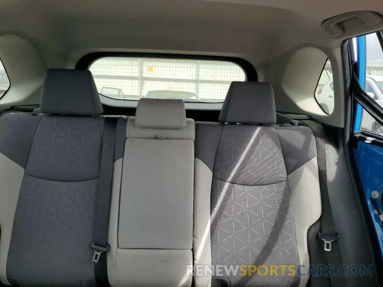 10 Photograph of a damaged car JTMP1RFV4KD025921 TOYOTA RAV4 2019