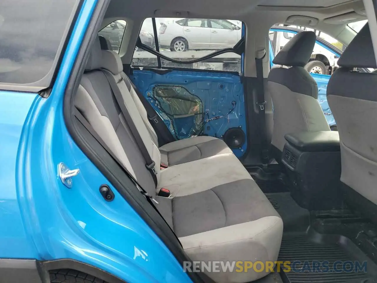 11 Photograph of a damaged car JTMP1RFV4KD025921 TOYOTA RAV4 2019