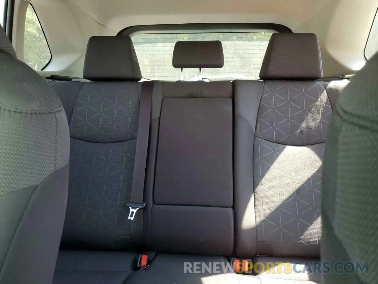10 Photograph of a damaged car JTMP1RFV4KD046008 TOYOTA RAV4 2019