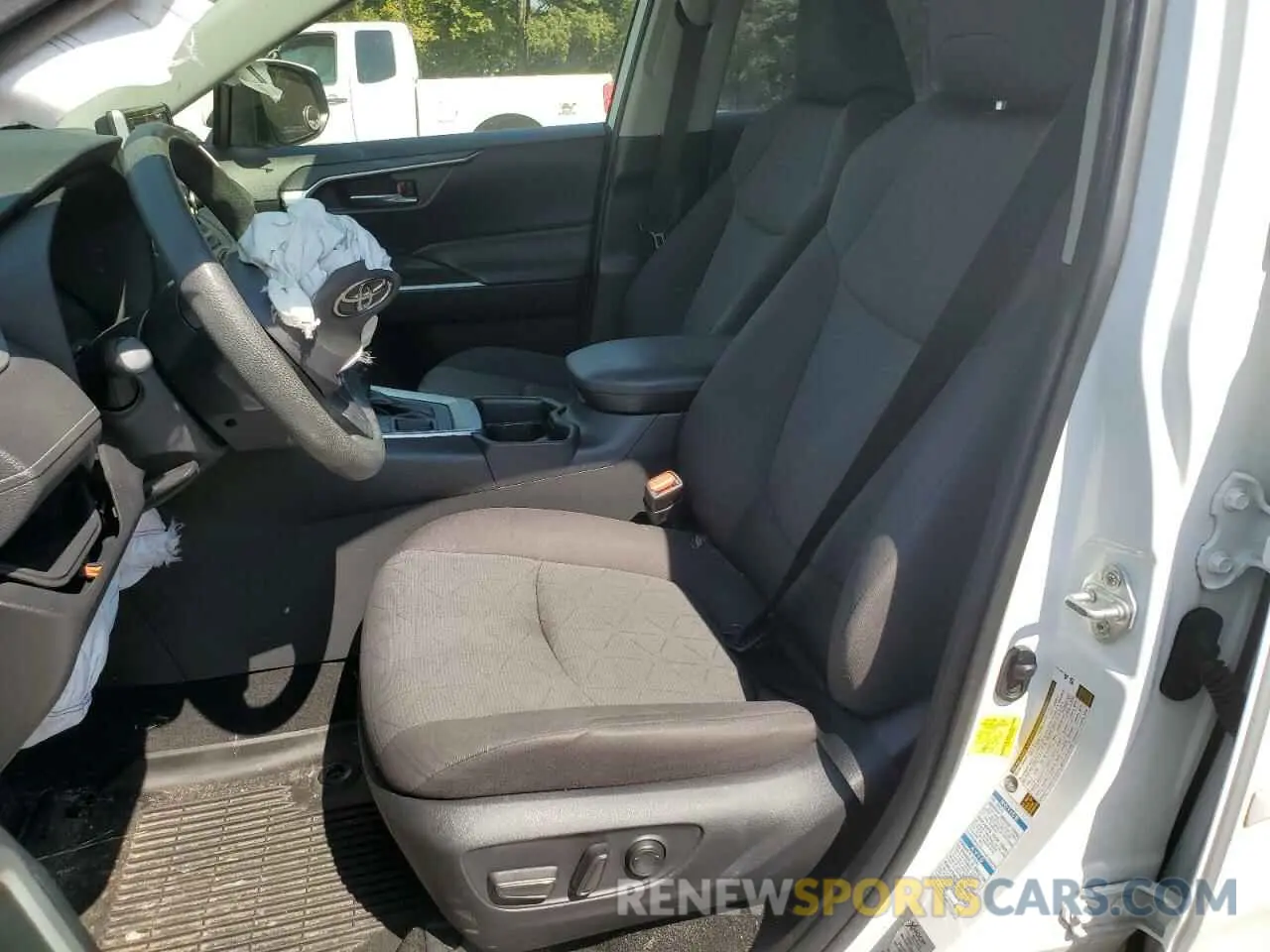 7 Photograph of a damaged car JTMP1RFV4KD046008 TOYOTA RAV4 2019