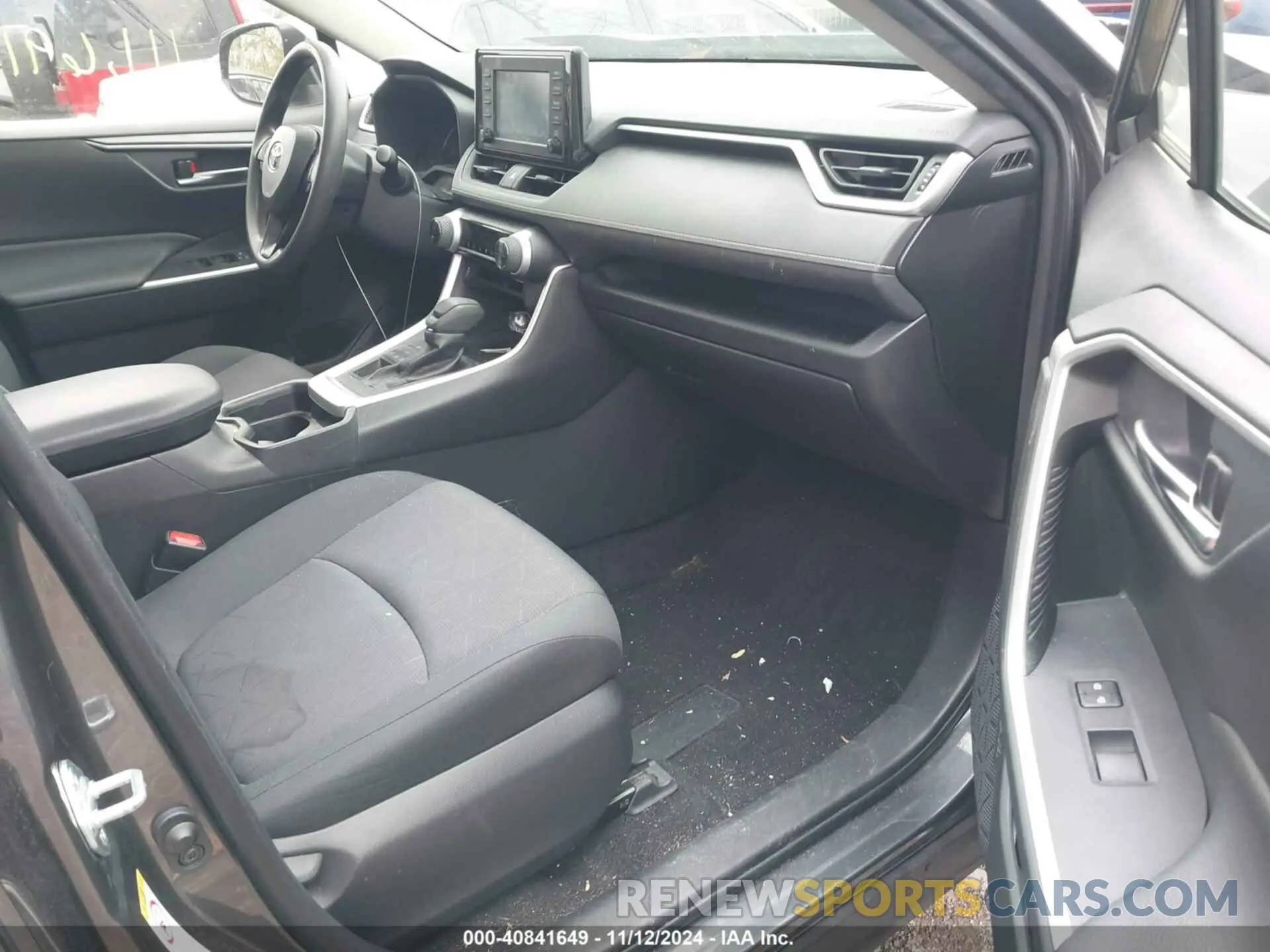 5 Photograph of a damaged car JTMP1RFV5KD003779 TOYOTA RAV4 2019