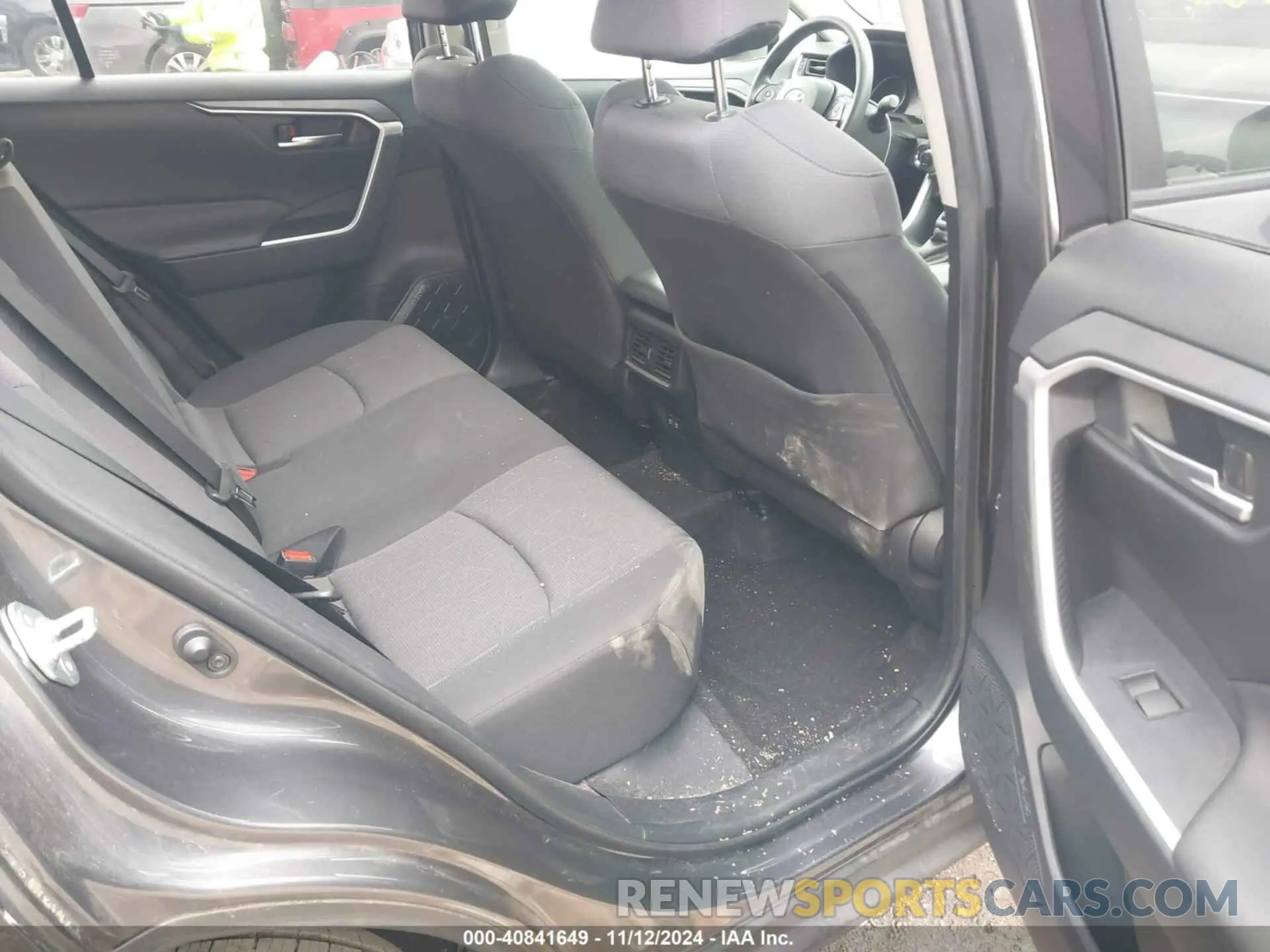 8 Photograph of a damaged car JTMP1RFV5KD003779 TOYOTA RAV4 2019