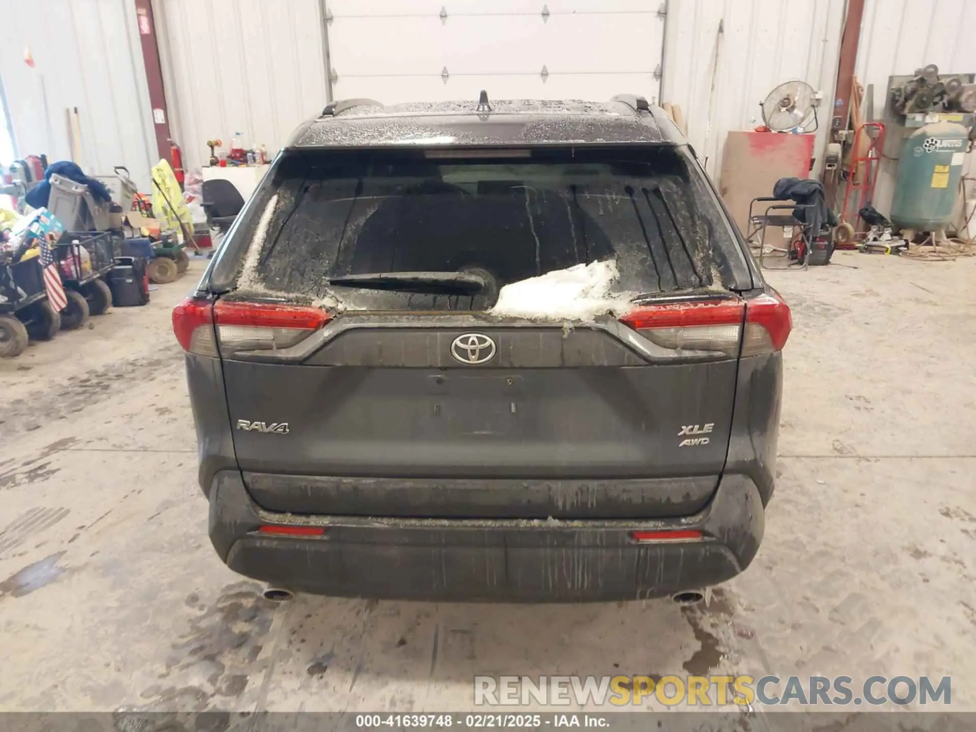 16 Photograph of a damaged car JTMP1RFV5KD009999 TOYOTA RAV4 2019