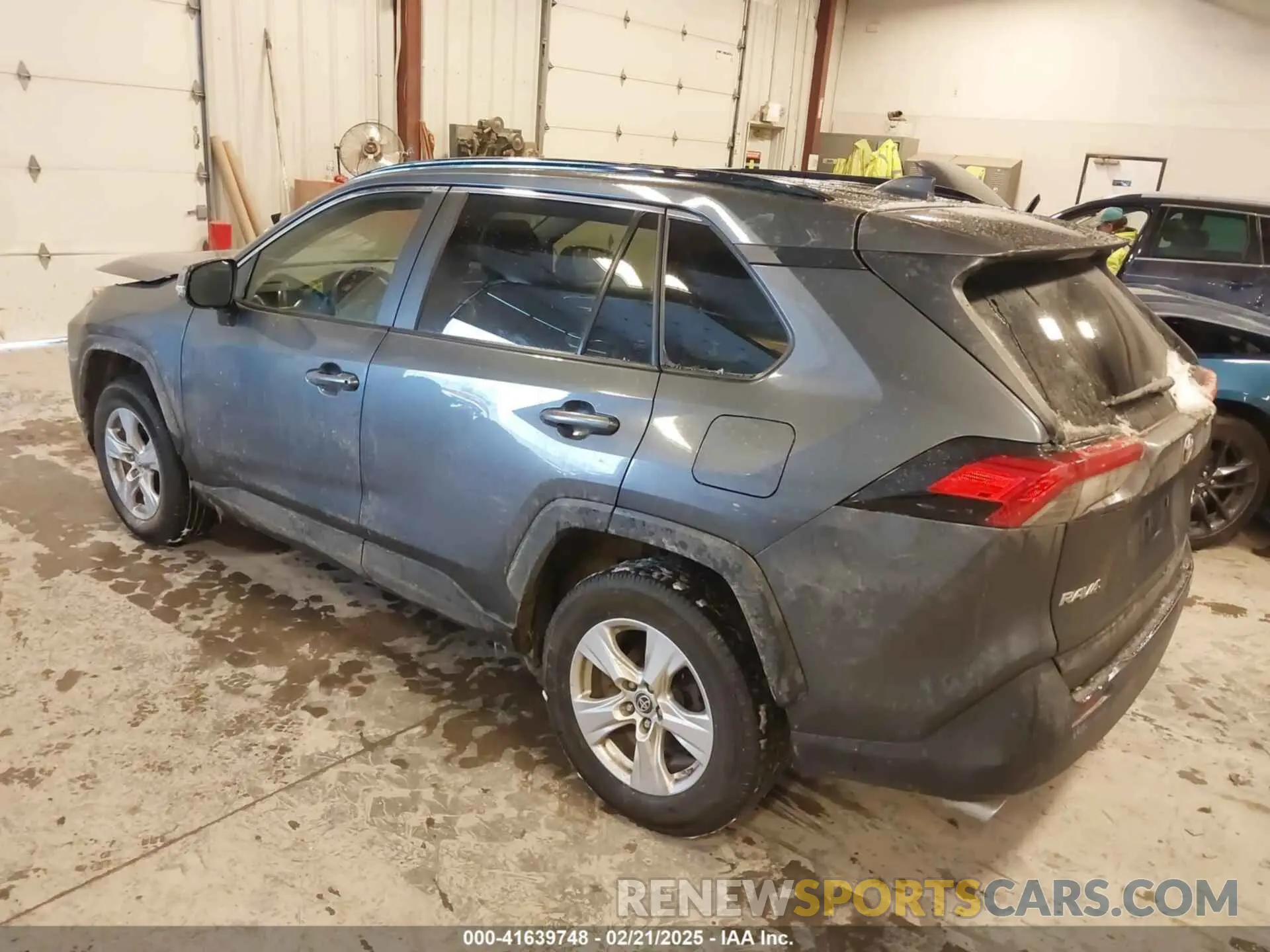 3 Photograph of a damaged car JTMP1RFV5KD009999 TOYOTA RAV4 2019