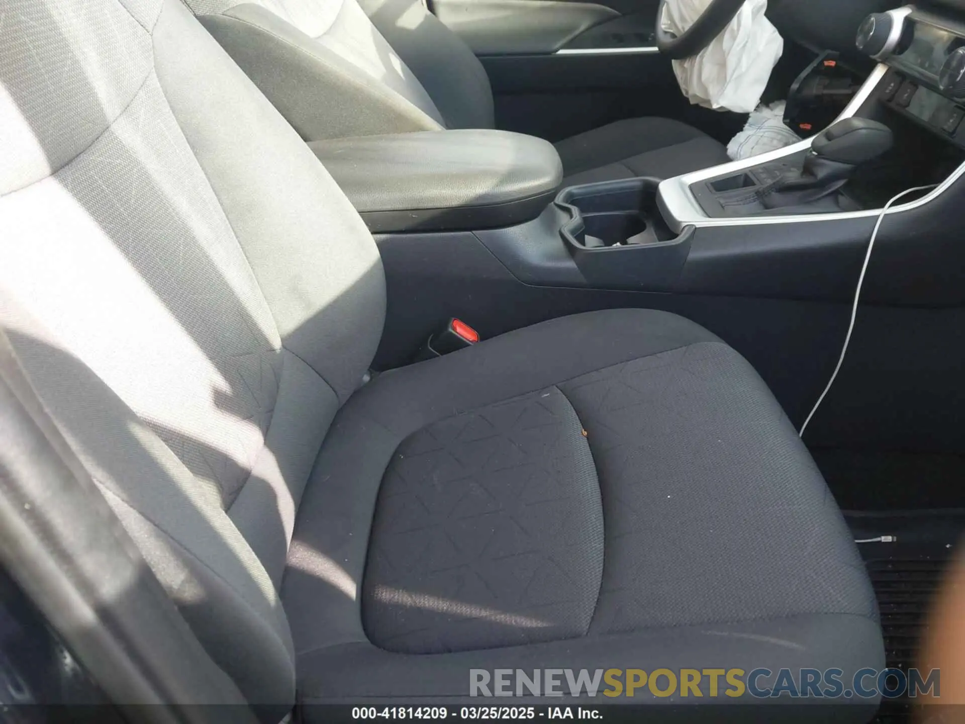 5 Фотография поврежденного автомобиля JTMP1RFV5KD023093 TOYOTA RAV4 2019