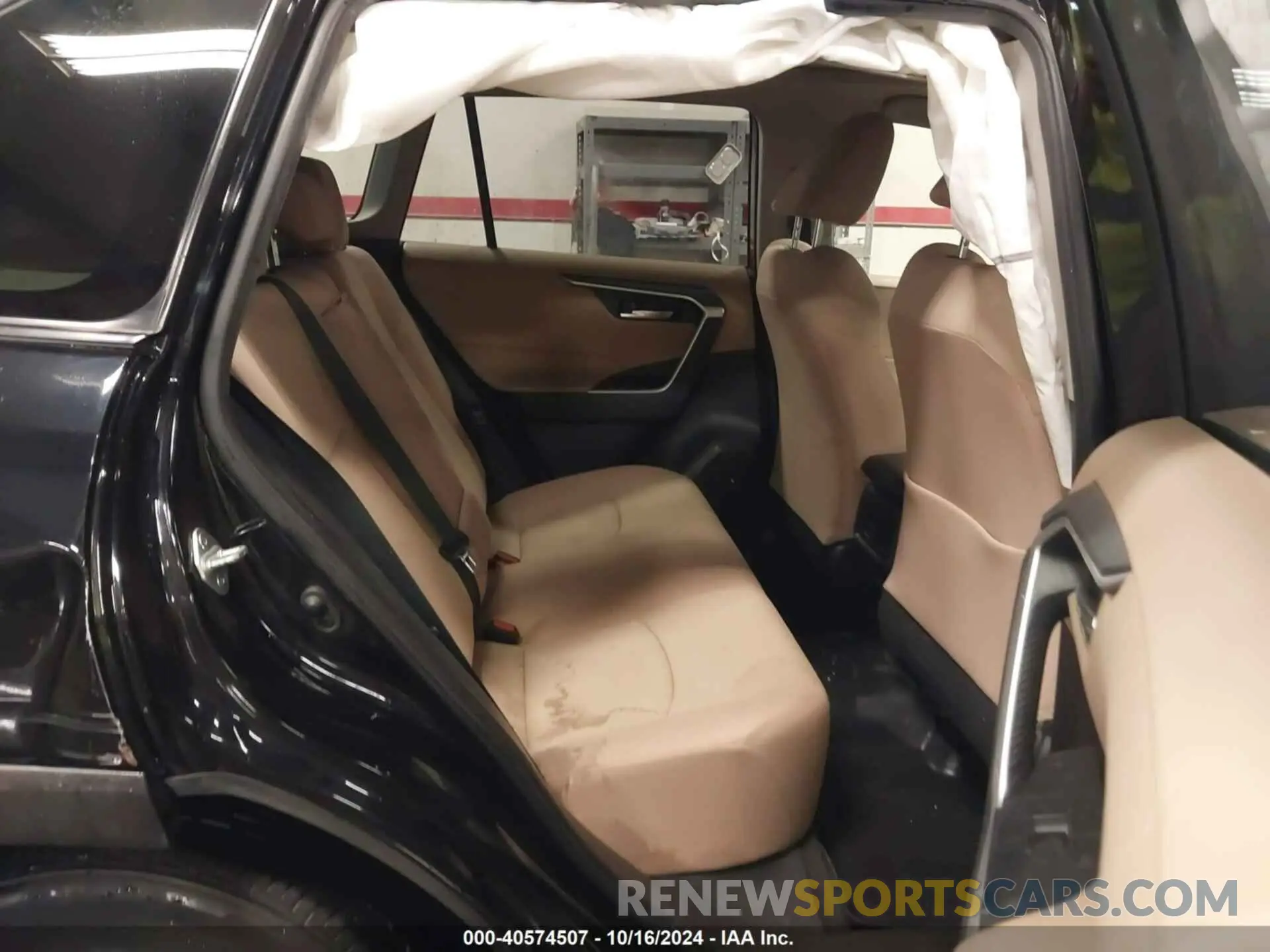 8 Photograph of a damaged car JTMP1RFV5KD028777 TOYOTA RAV4 2019