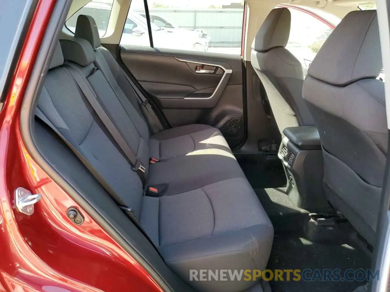 11 Photograph of a damaged car JTMP1RFV5KD039987 TOYOTA RAV4 2019