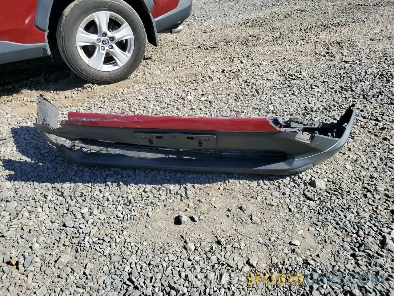 13 Photograph of a damaged car JTMP1RFV5KD039987 TOYOTA RAV4 2019