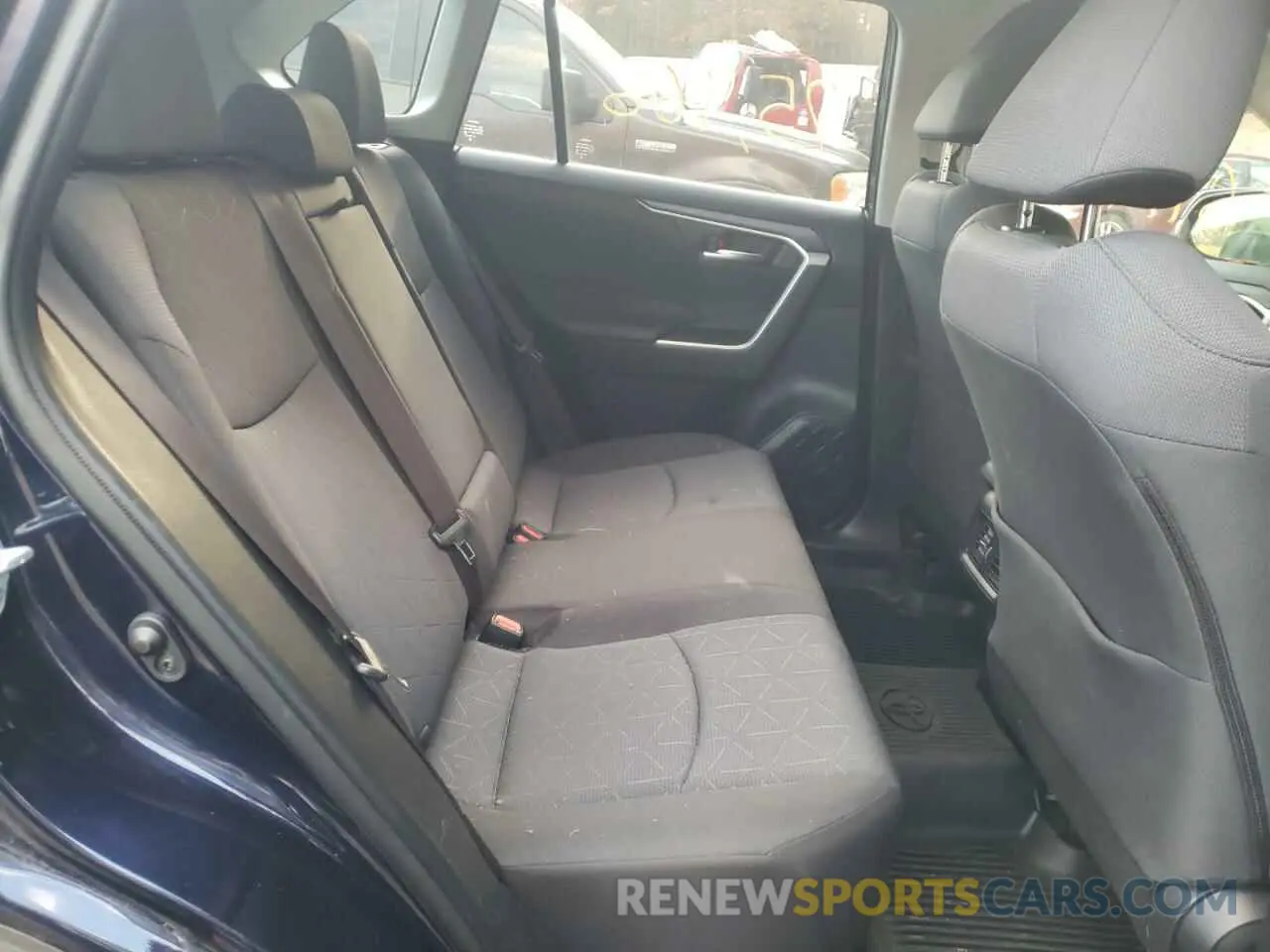 6 Photograph of a damaged car JTMP1RFV6KD032577 TOYOTA RAV4 2019