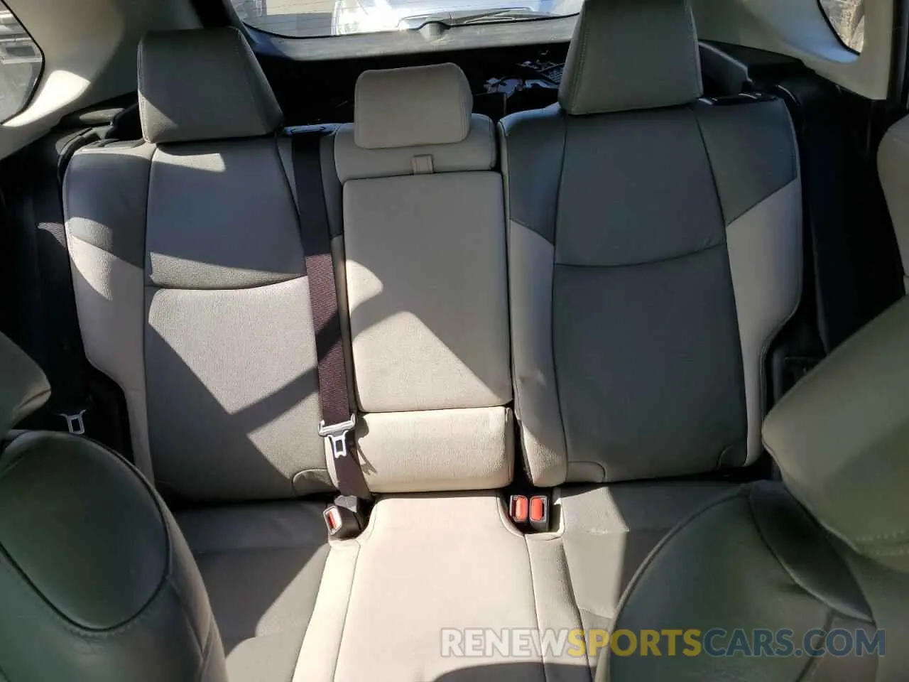 10 Photograph of a damaged car JTMP1RFV6KD046351 TOYOTA RAV4 2019