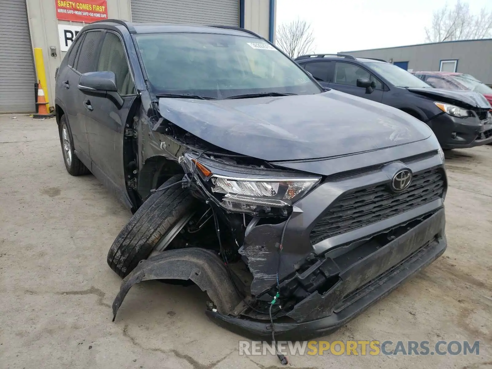 1 Photograph of a damaged car JTMP1RFV6KD514689 TOYOTA RAV4 2019