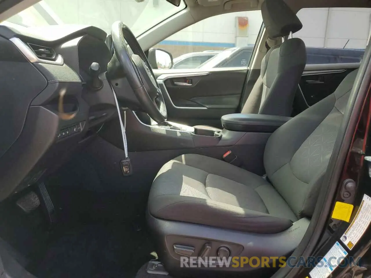 7 Фотография поврежденного автомобиля JTMP1RFV6KJ004571 TOYOTA RAV4 2019