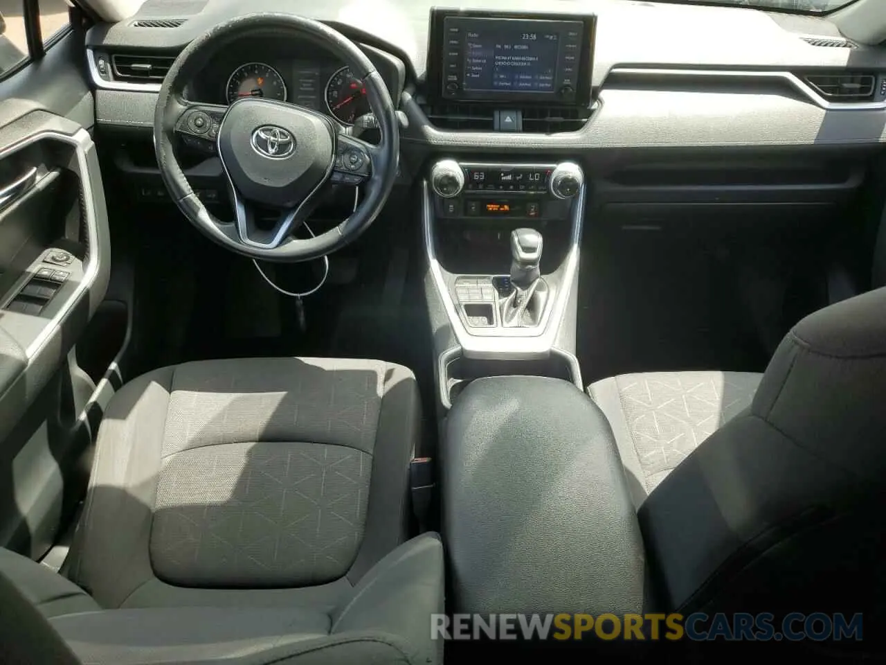 8 Фотография поврежденного автомобиля JTMP1RFV6KJ004571 TOYOTA RAV4 2019