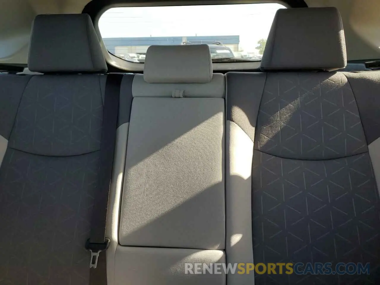 10 Photograph of a damaged car JTMP1RFV6KJ005607 TOYOTA RAV4 2019
