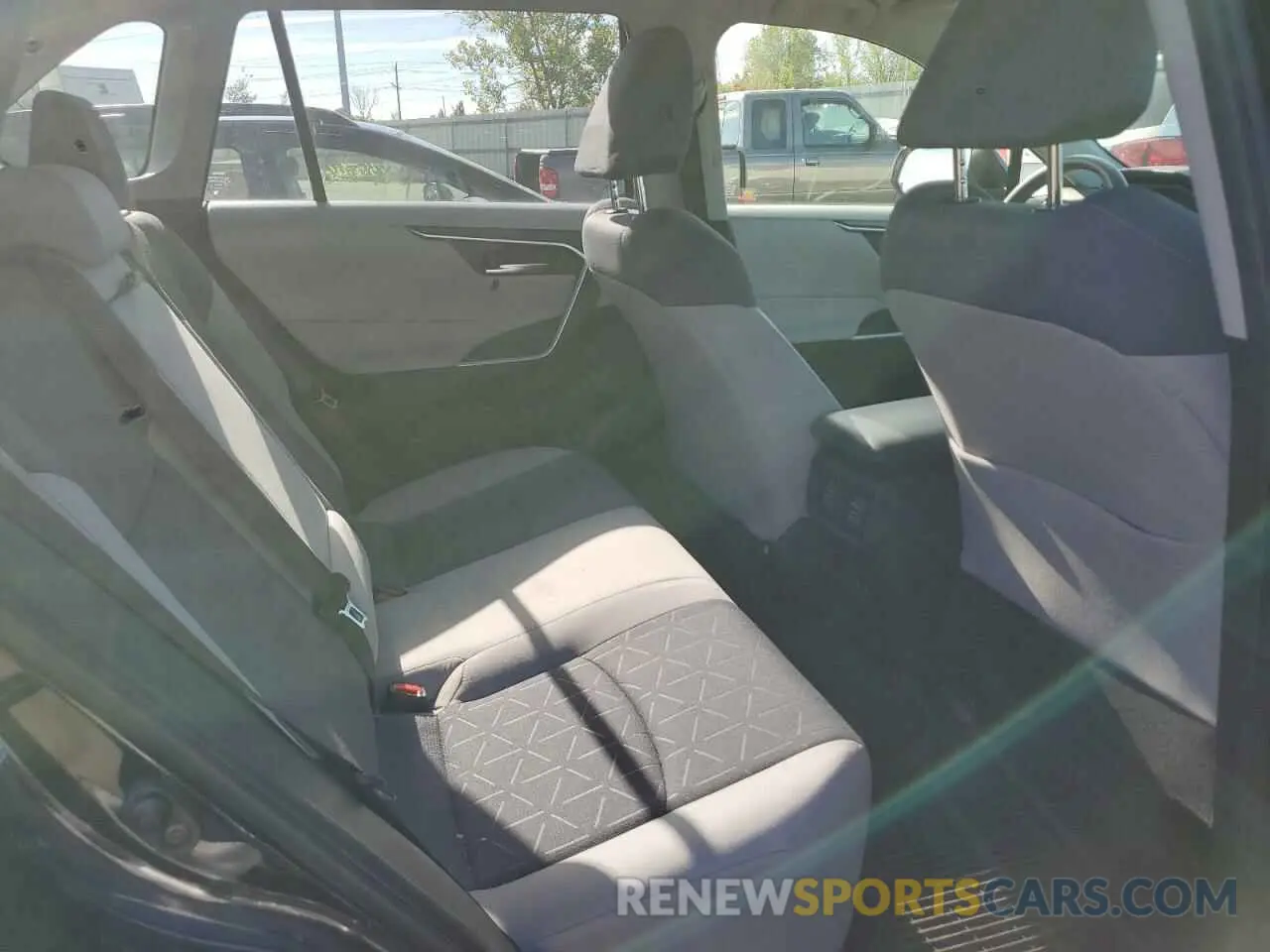 11 Photograph of a damaged car JTMP1RFV6KJ005607 TOYOTA RAV4 2019