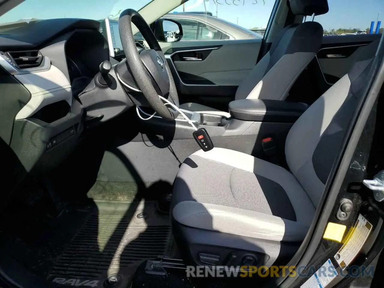 7 Photograph of a damaged car JTMP1RFV6KJ005607 TOYOTA RAV4 2019