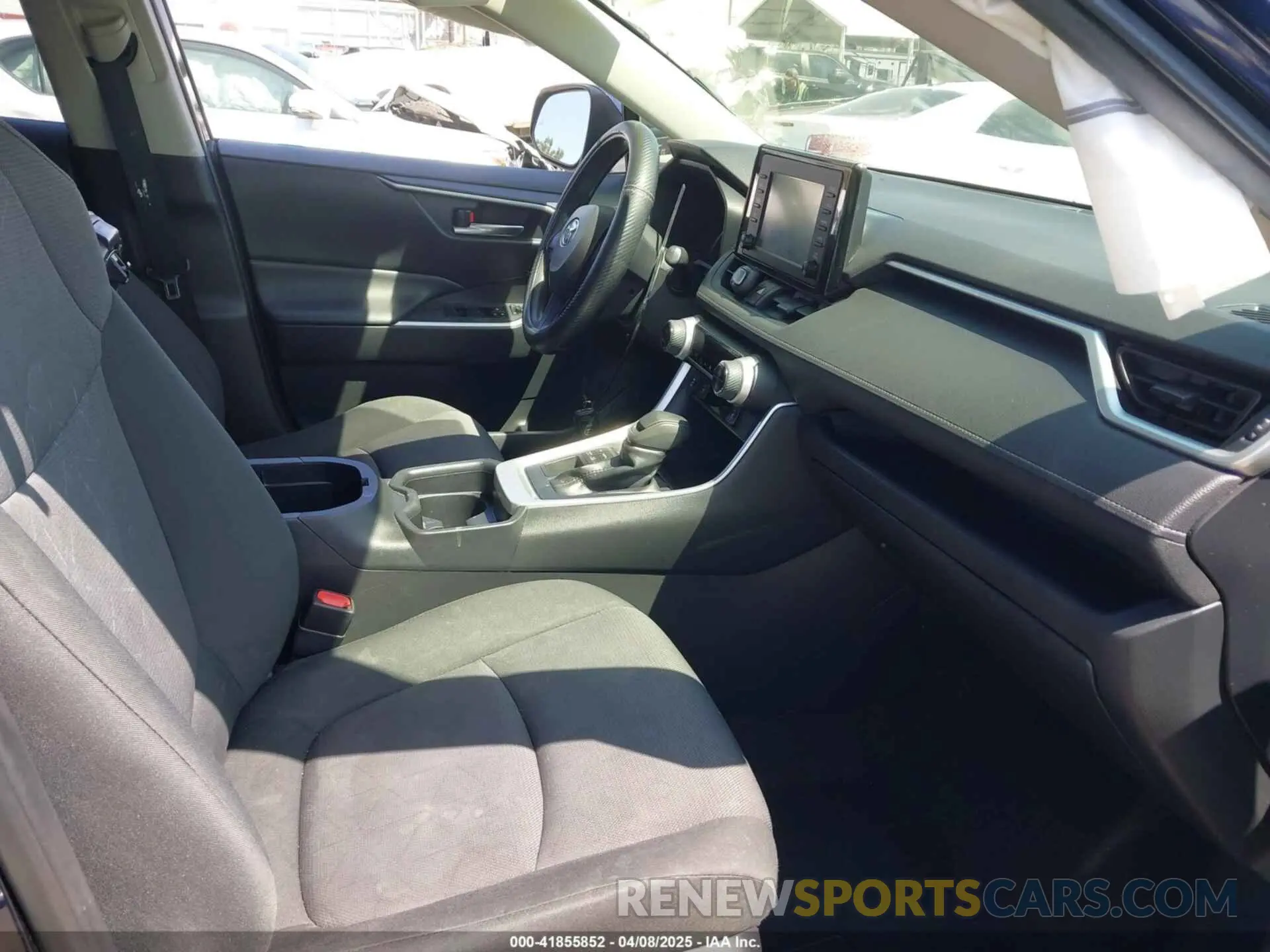 5 Фотография поврежденного автомобиля JTMP1RFV7KD025945 TOYOTA RAV4 2019