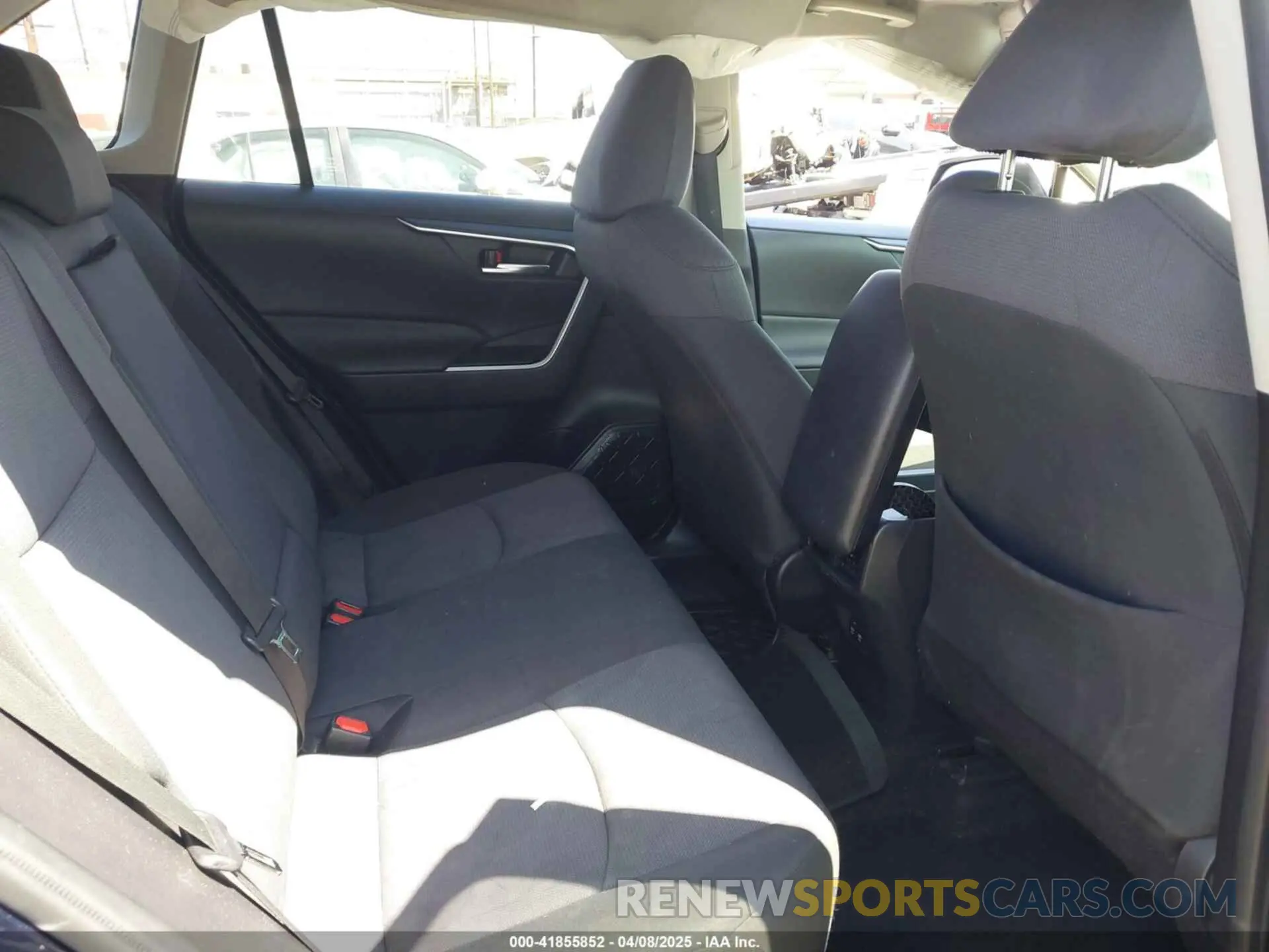 8 Фотография поврежденного автомобиля JTMP1RFV7KD025945 TOYOTA RAV4 2019