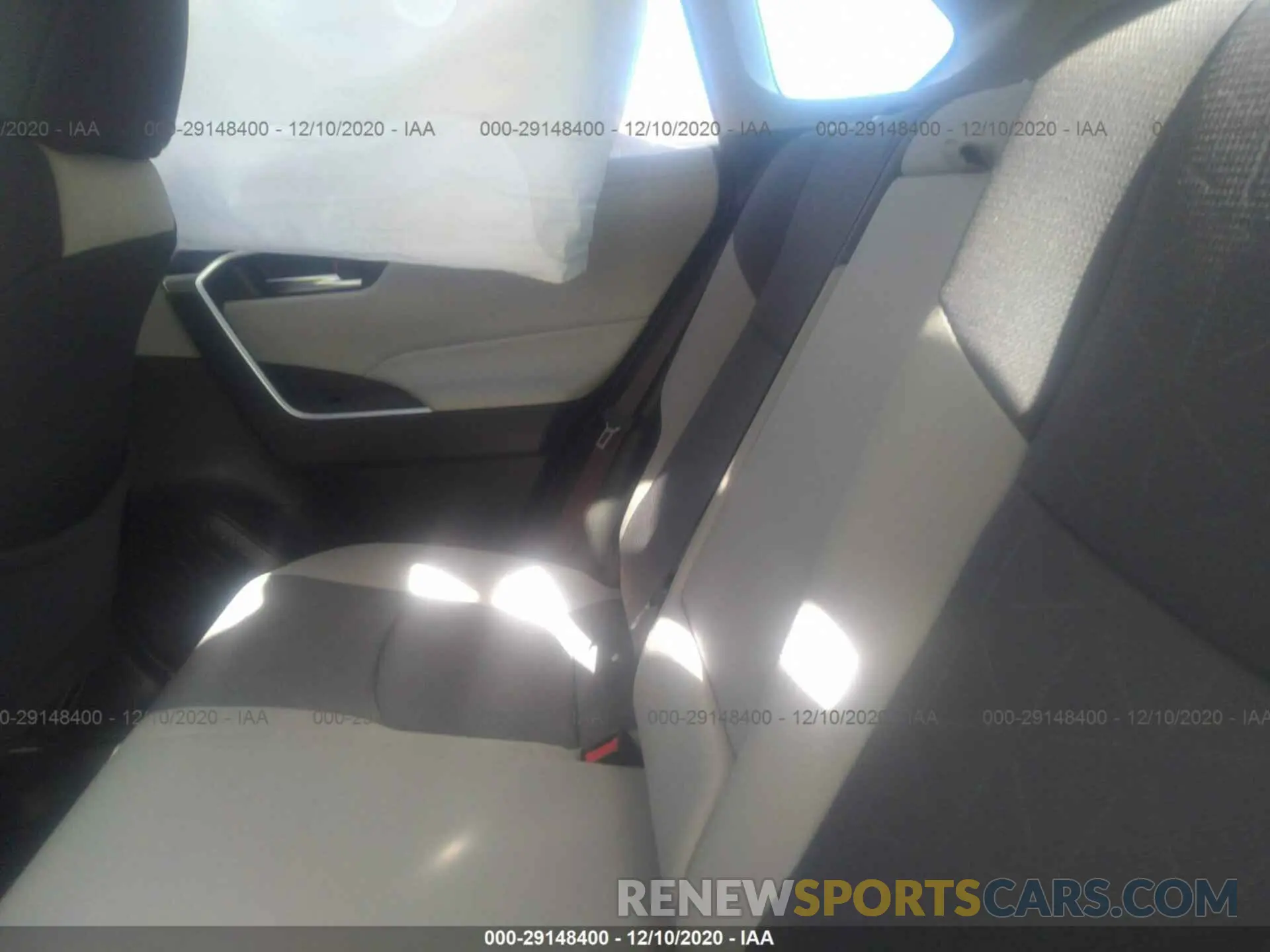 8 Photograph of a damaged car JTMP1RFV7KD511445 TOYOTA RAV4 2019