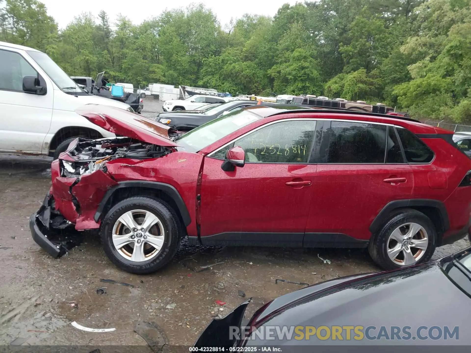14 Photograph of a damaged car JTMP1RFV7KD516029 TOYOTA RAV4 2019
