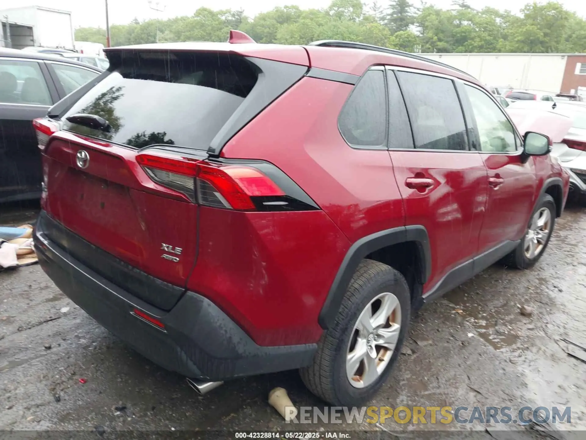 4 Photograph of a damaged car JTMP1RFV7KD516029 TOYOTA RAV4 2019