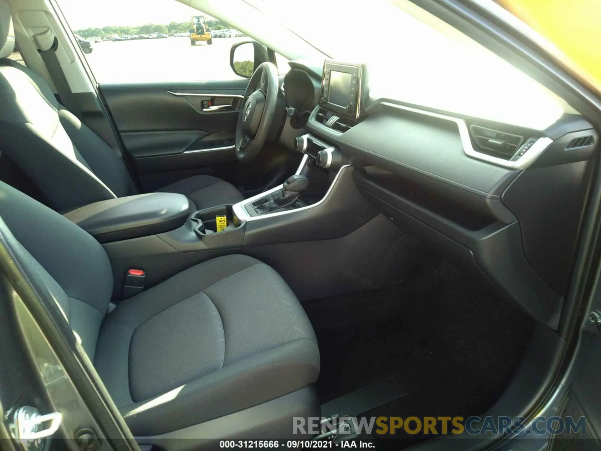 5 Photograph of a damaged car JTMP1RFV7KD516824 TOYOTA RAV4 2019