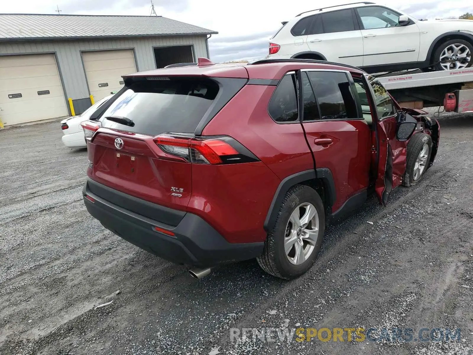 4 Photograph of a damaged car JTMP1RFV7KJ022884 TOYOTA RAV4 2019