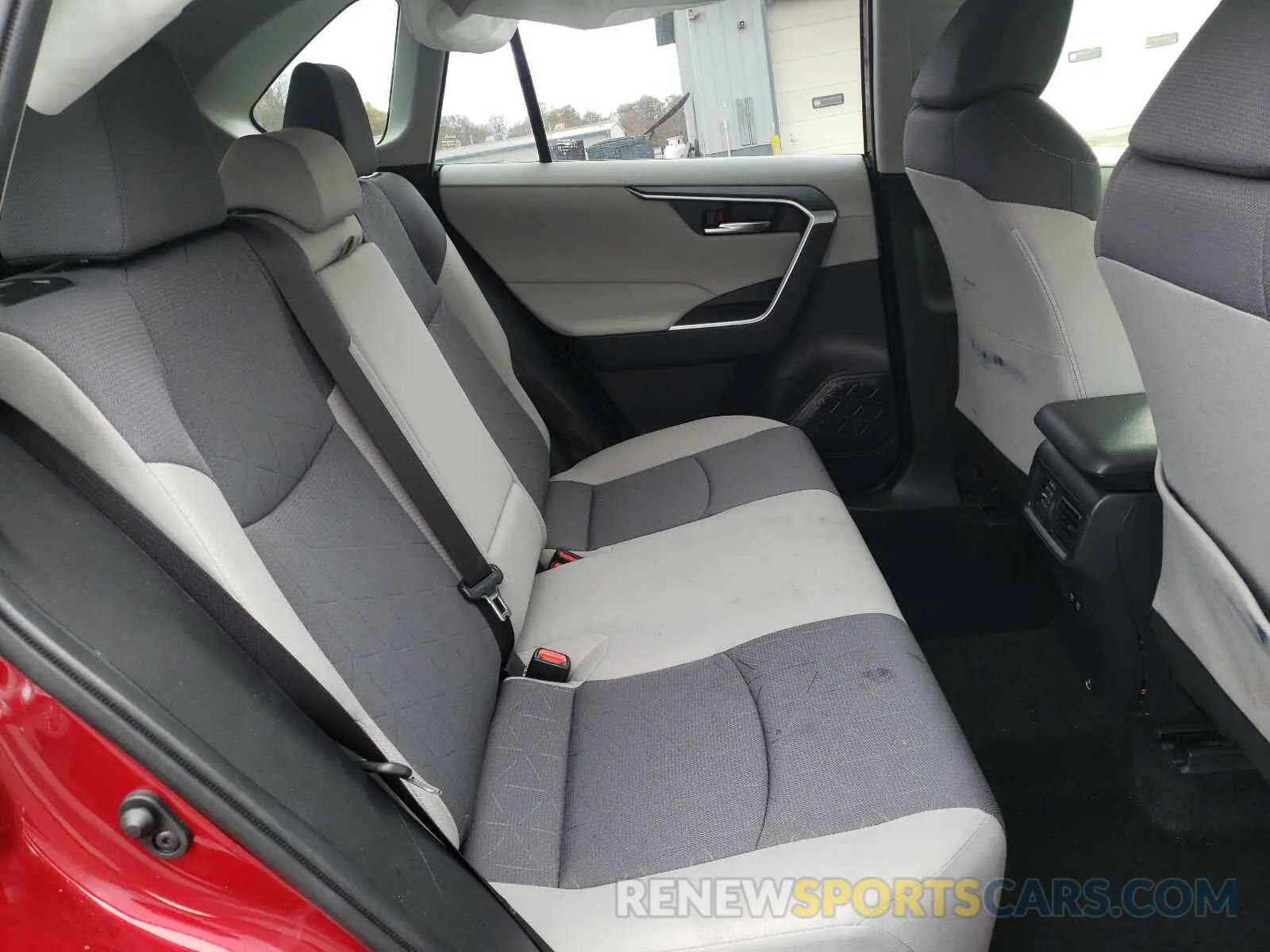 6 Photograph of a damaged car JTMP1RFV7KJ022884 TOYOTA RAV4 2019