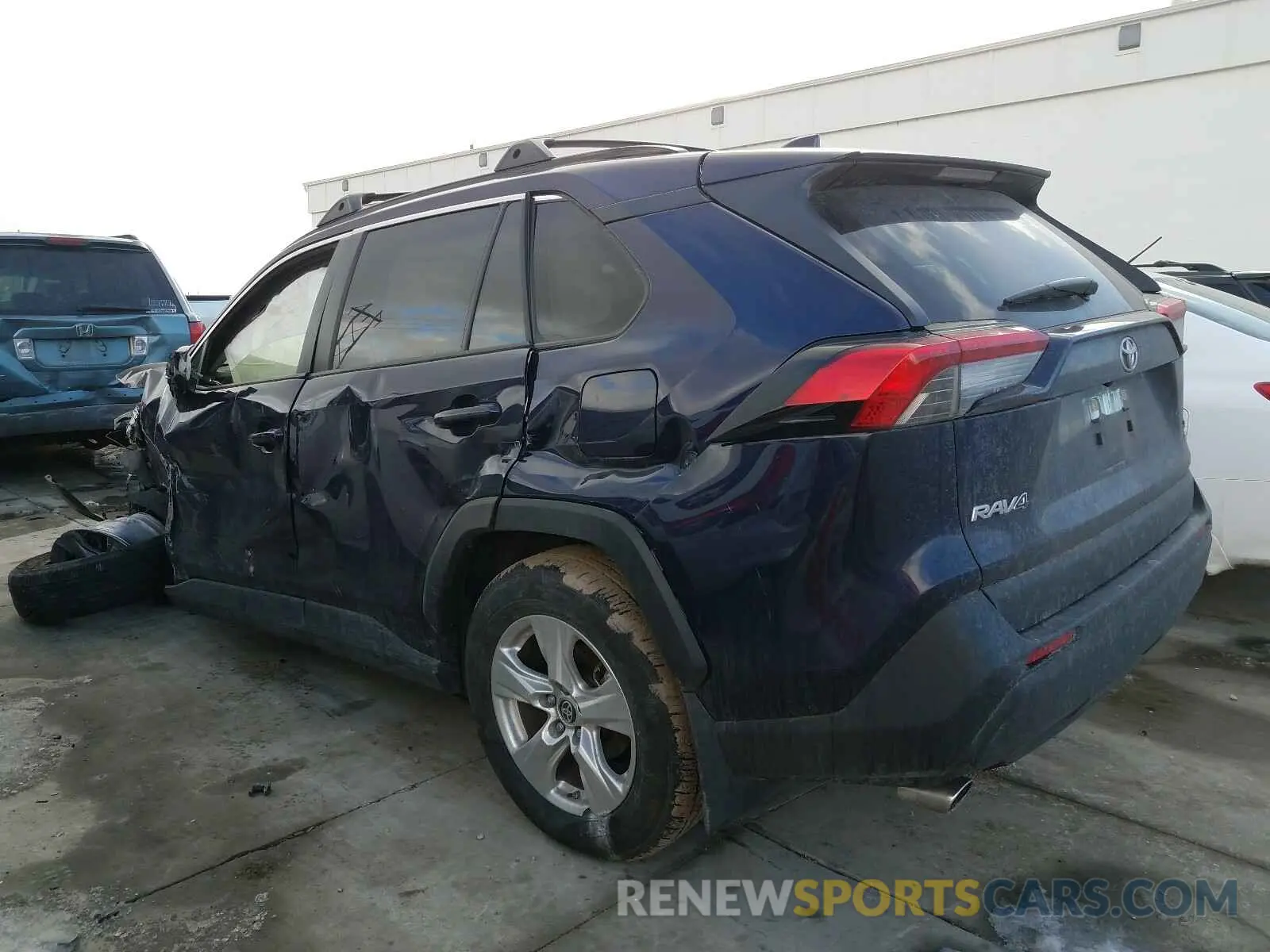 3 Фотография поврежденного автомобиля JTMP1RFV7KJ025378 TOYOTA RAV4 2019