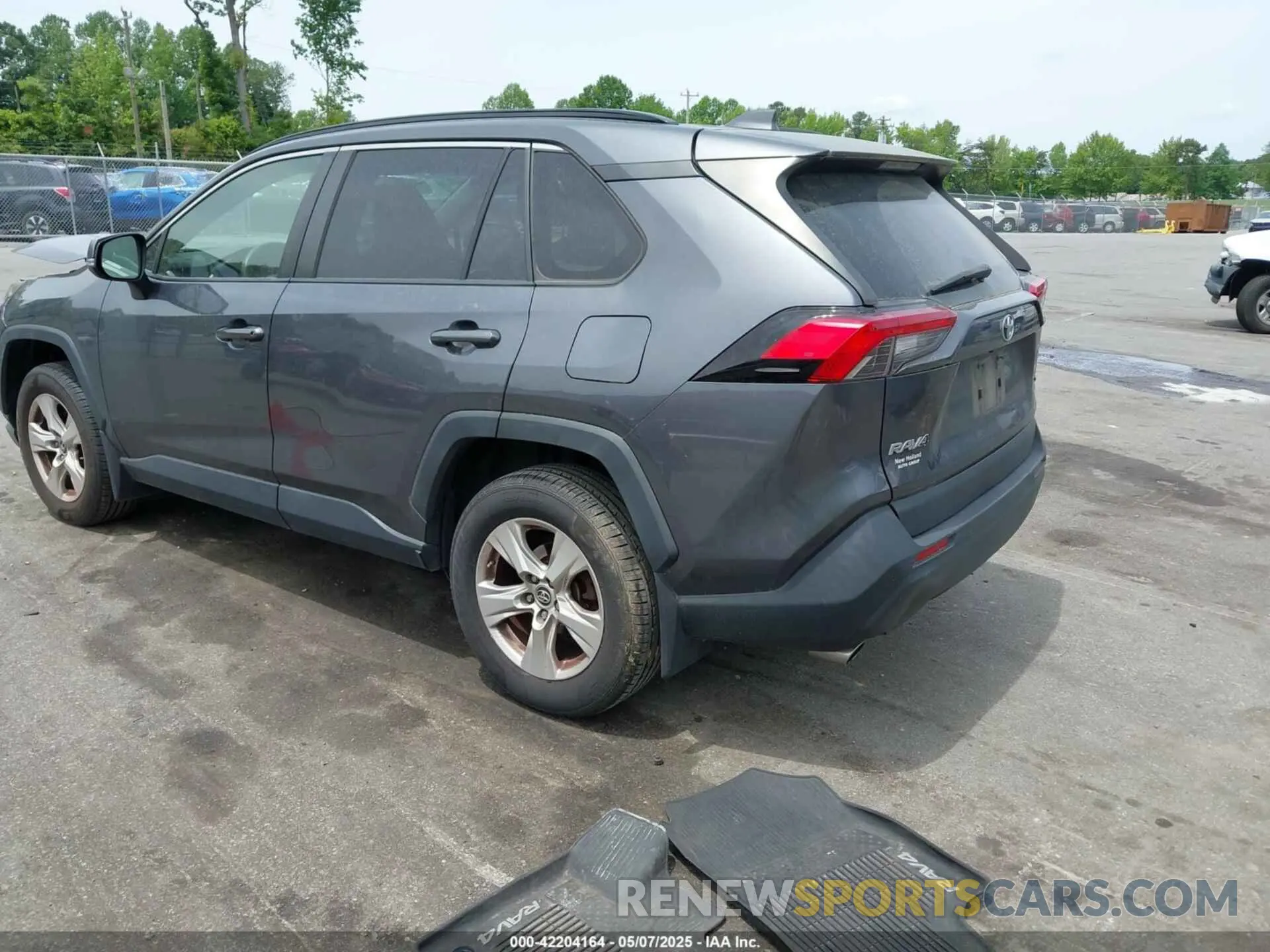 3 Фотография поврежденного автомобиля JTMP1RFV8KD030071 TOYOTA RAV4 2019