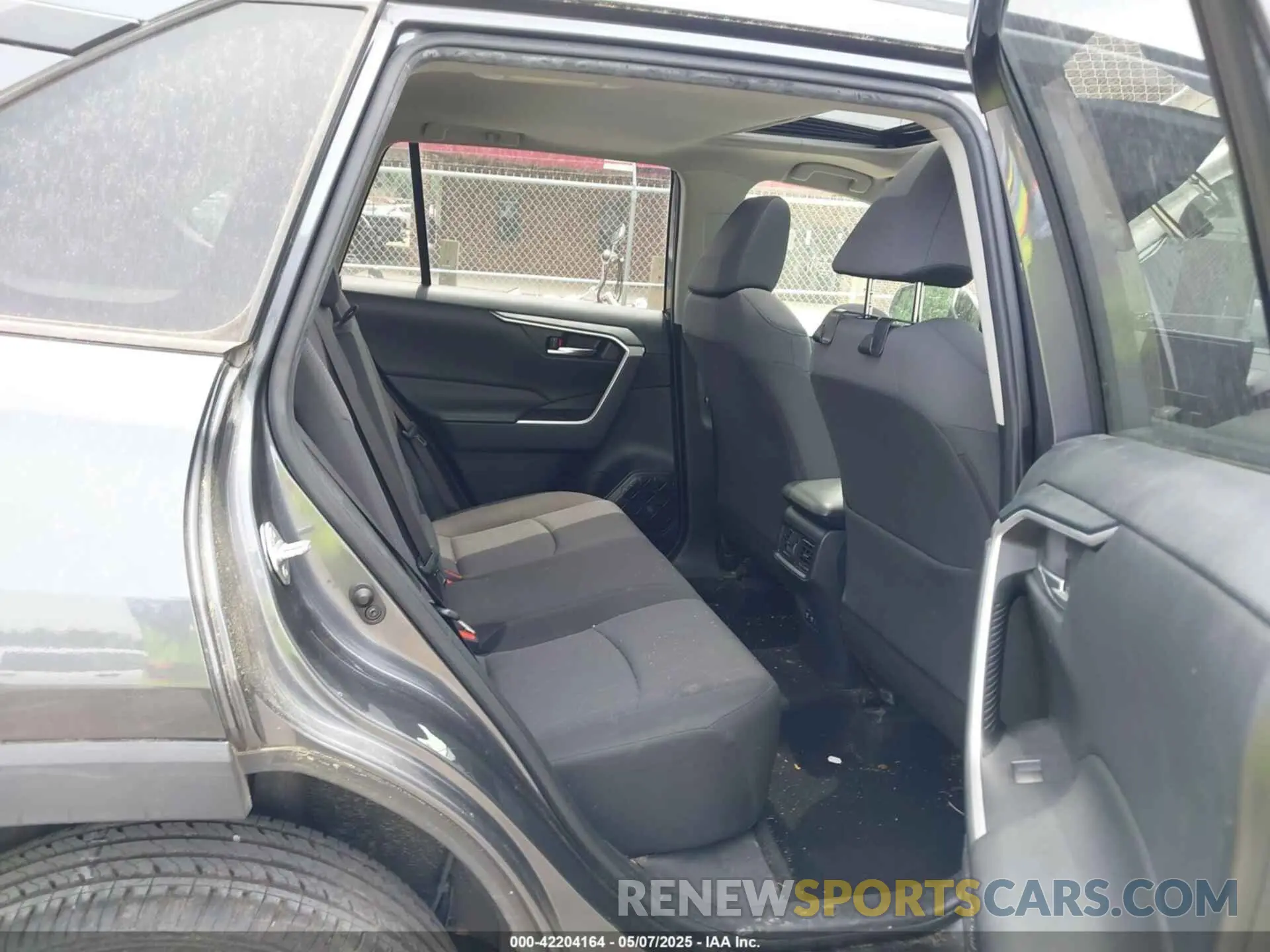 8 Фотография поврежденного автомобиля JTMP1RFV8KD030071 TOYOTA RAV4 2019