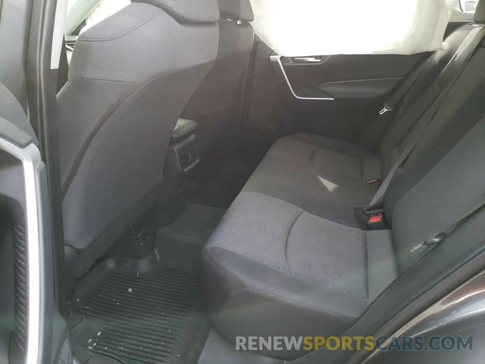 6 Photograph of a damaged car JTMP1RFV8KD034394 TOYOTA RAV4 2019