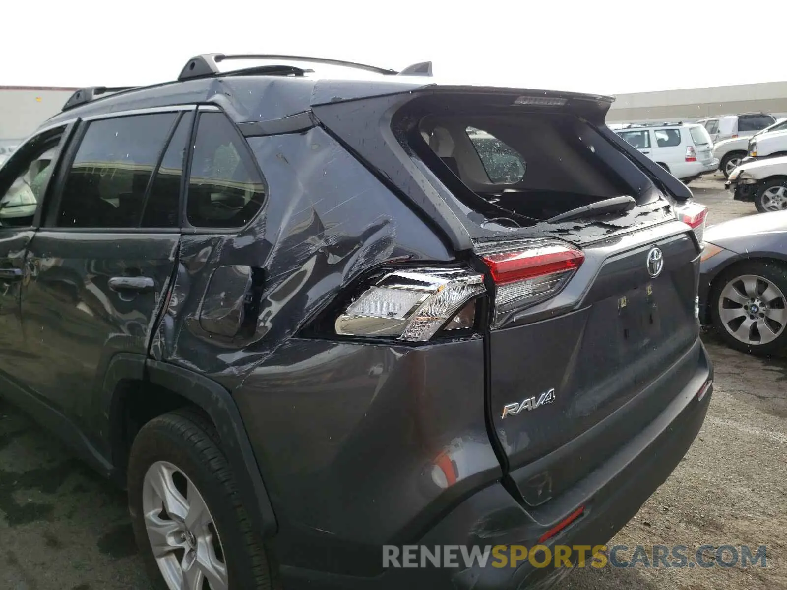 9 Photograph of a damaged car JTMP1RFV8KD034394 TOYOTA RAV4 2019