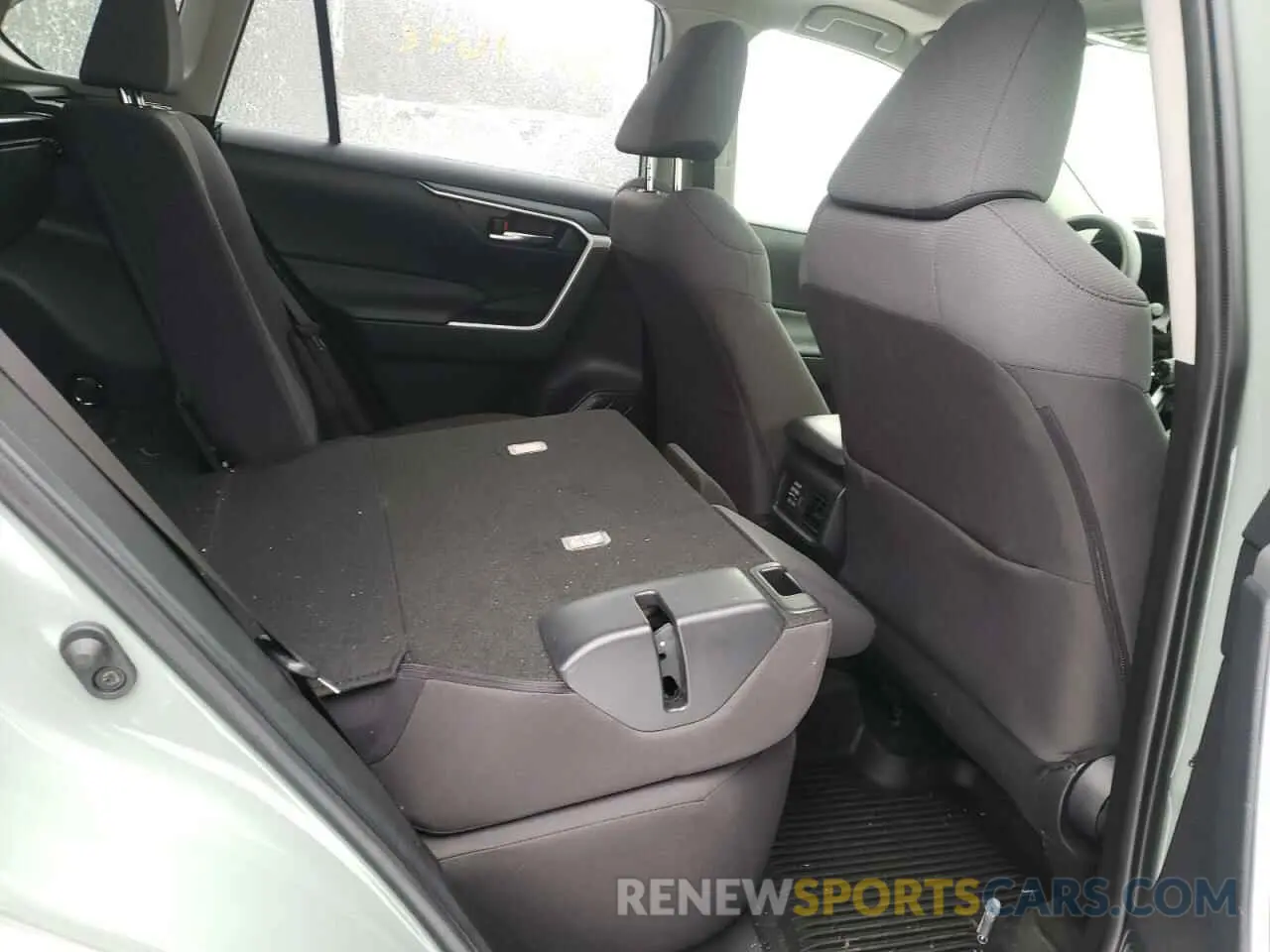 6 Photograph of a damaged car JTMP1RFV8KD043774 TOYOTA RAV4 2019