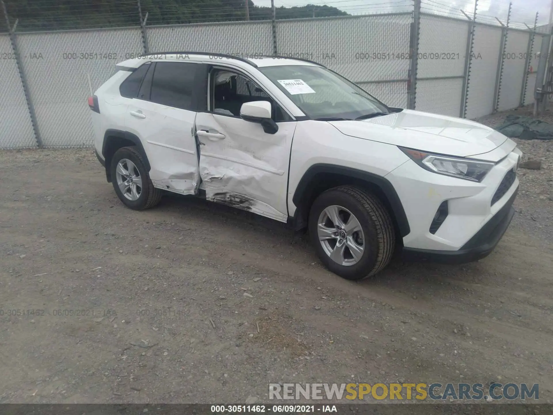 1 Photograph of a damaged car JTMP1RFV8KD505816 TOYOTA RAV4 2019