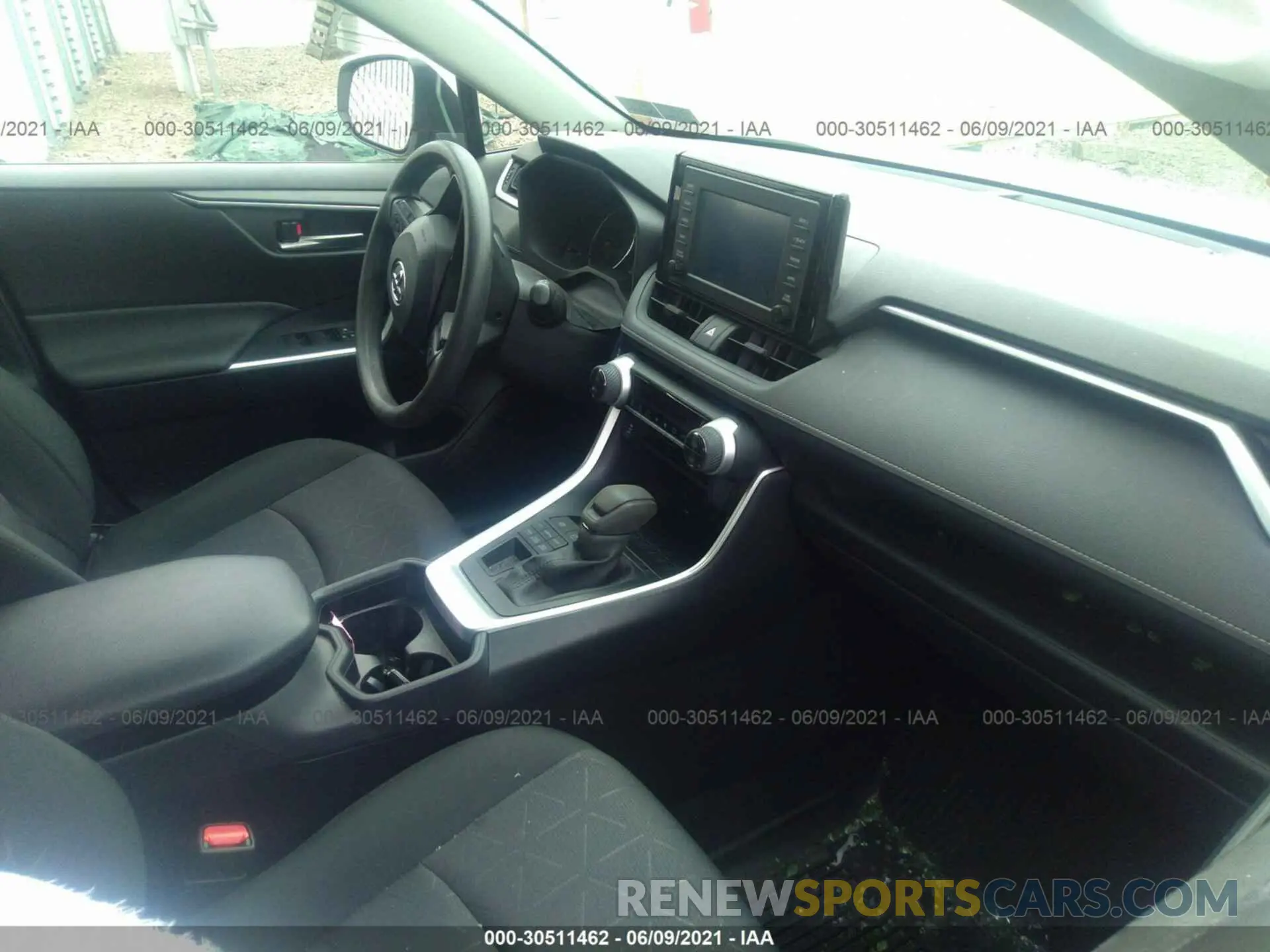 5 Photograph of a damaged car JTMP1RFV8KD505816 TOYOTA RAV4 2019