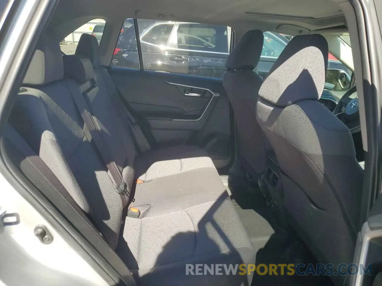 10 Photograph of a damaged car JTMP1RFV8KJ009416 TOYOTA RAV4 2019